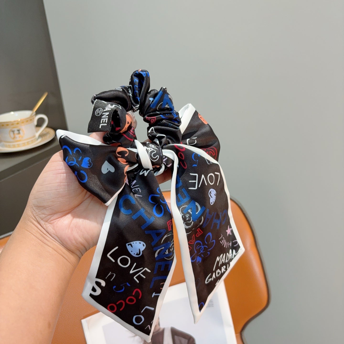 CC Scrunchie Black Silk 210143