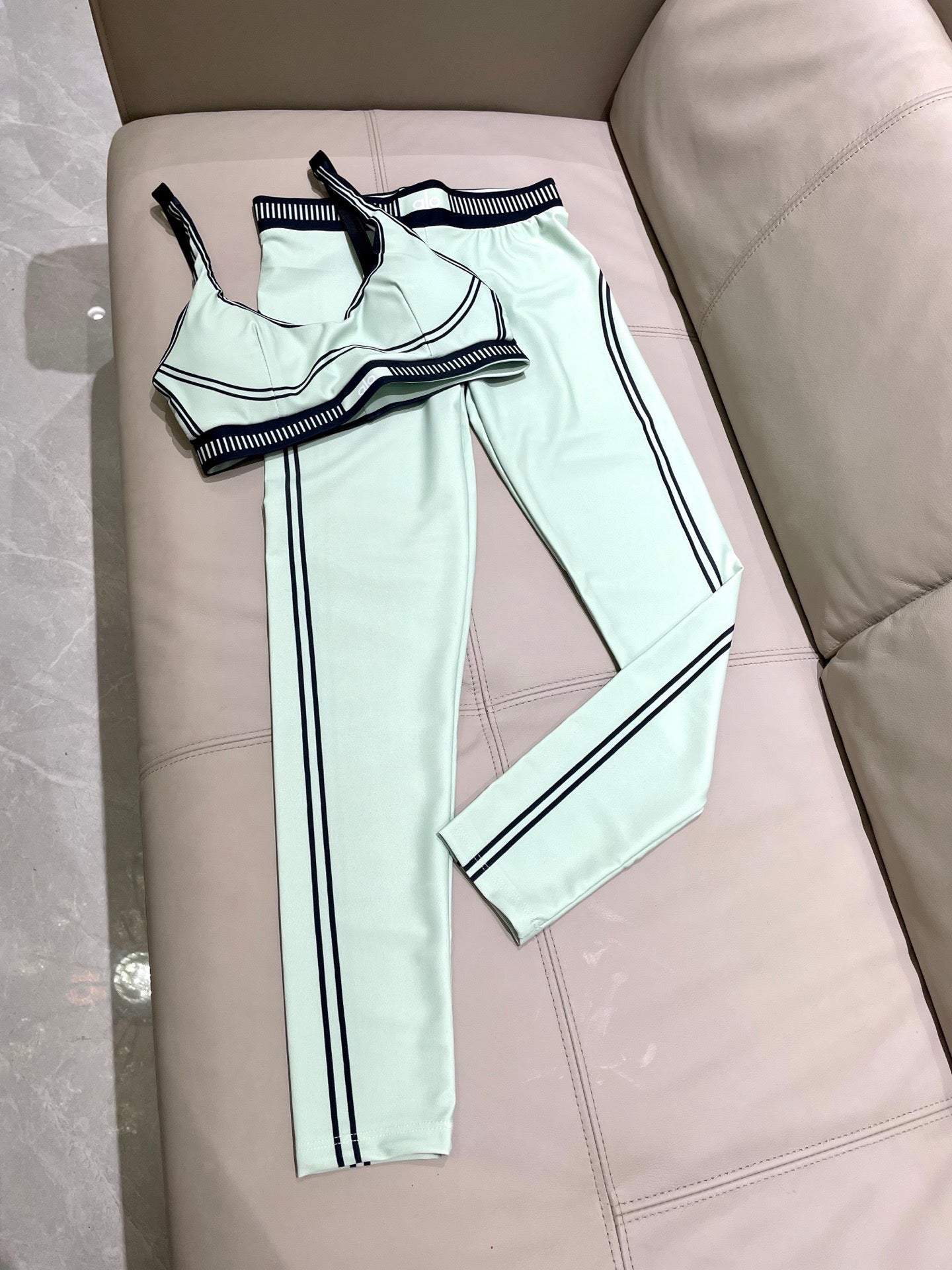 Alo Yoga Airlift Line Up Set Black 198915