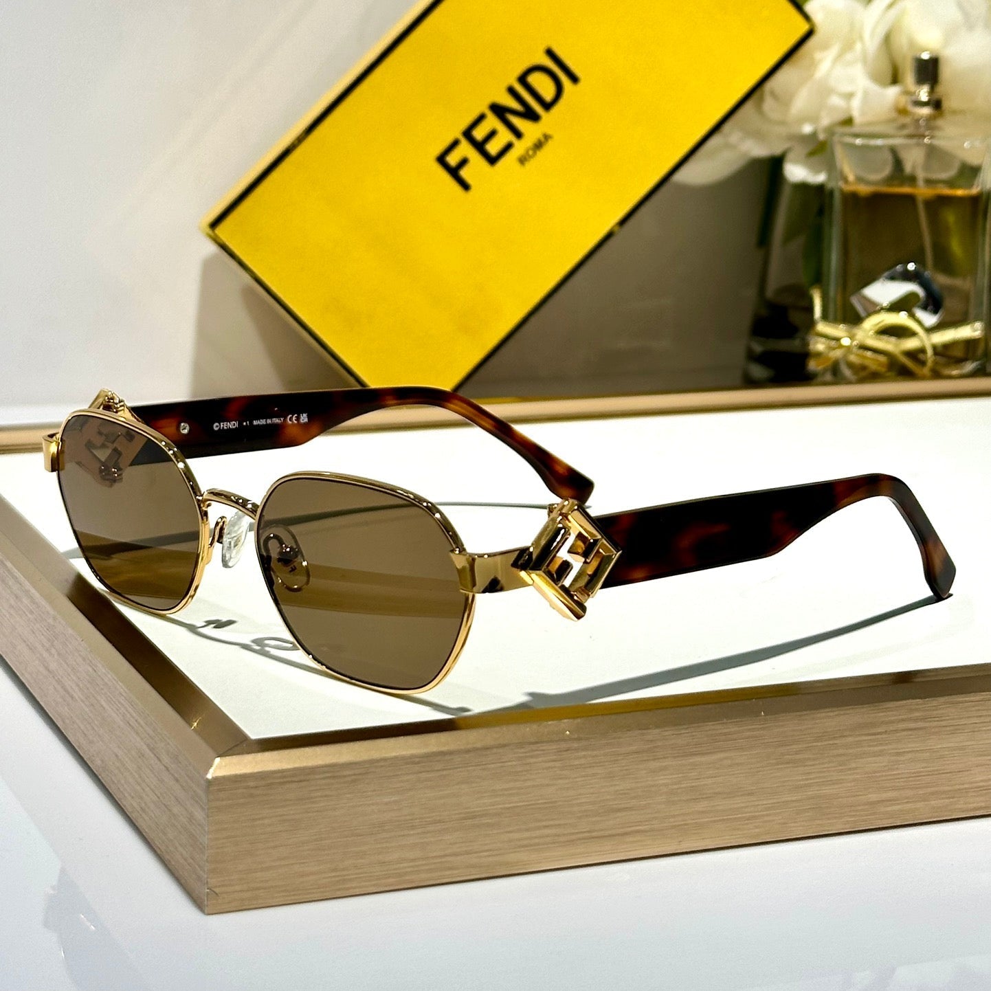 TRAVEL ROUND FRAME SUNGLASSES FE40148l IN METAL AND ACETATE
