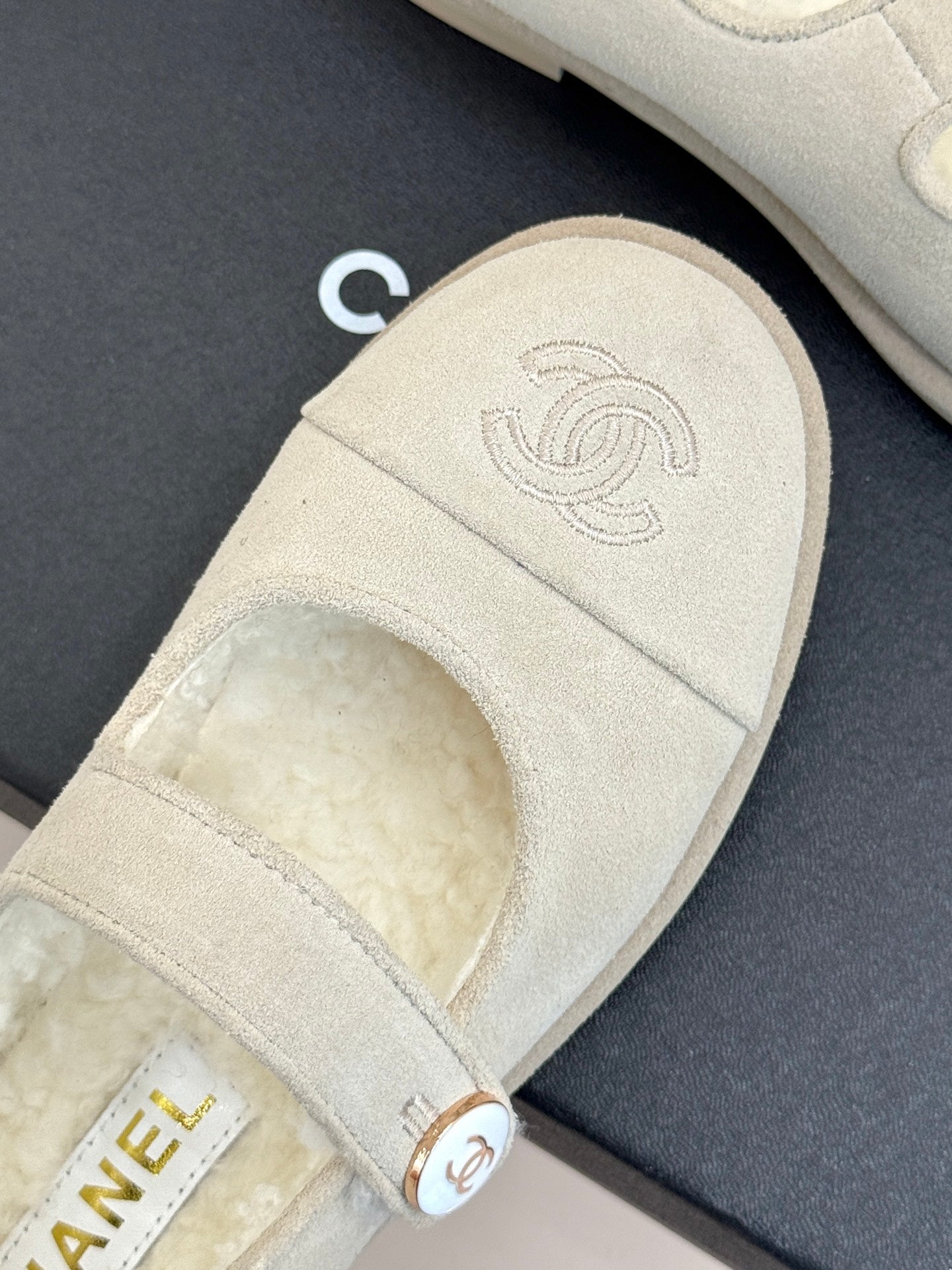 CC 25A Mary Janes Beige Suede And Lambswool 404662