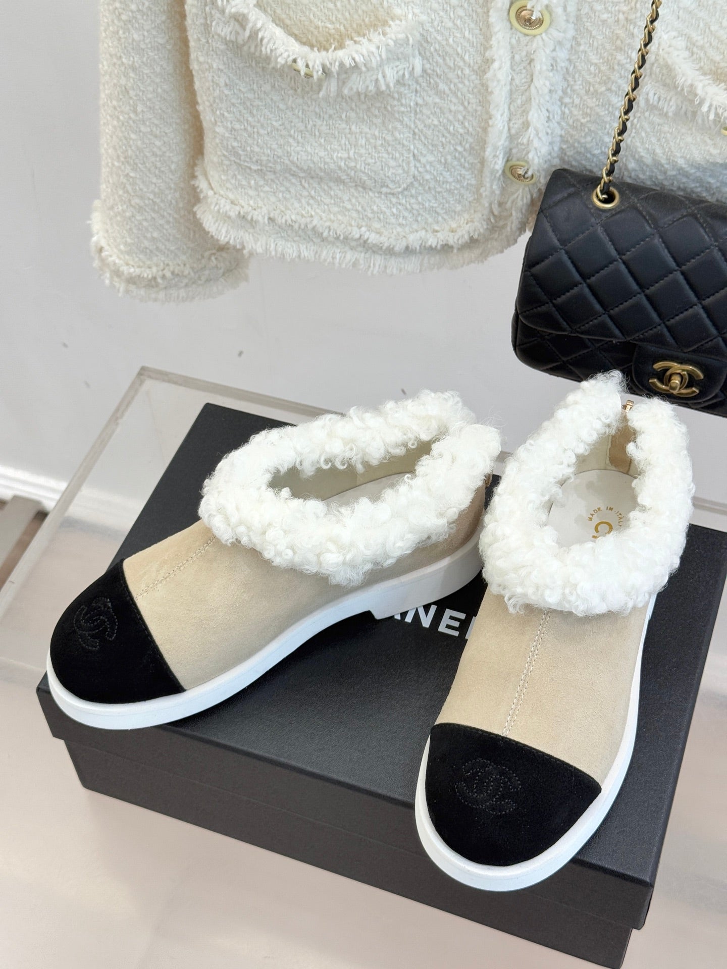 CC 25s Furry Snow Boots Beige Black Suede Wool 512063