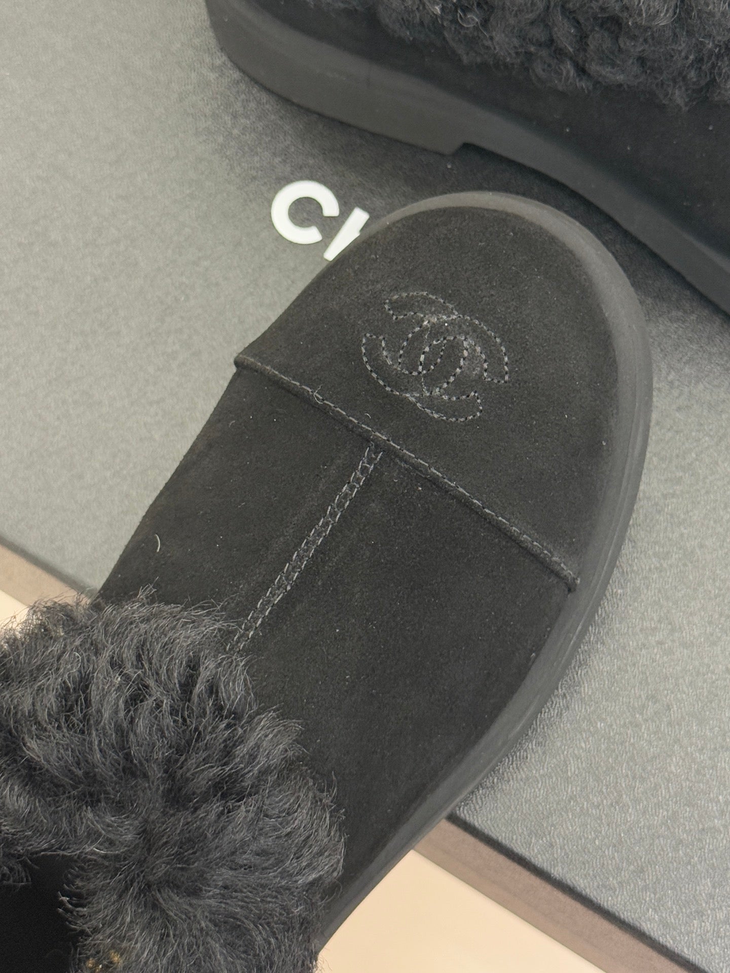 CC 25s Furry Snow Boots Black Suede Wool 512064
