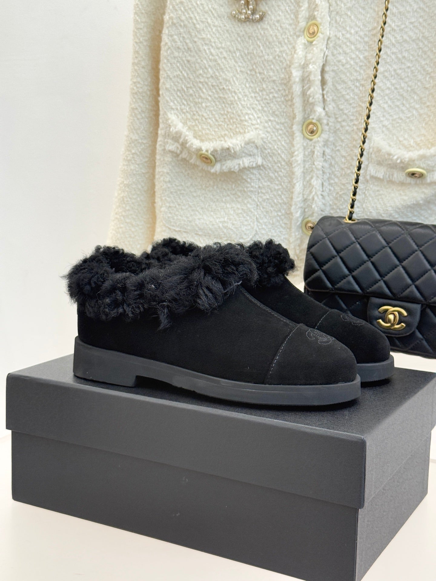 CC 25s Furry Snow Boots Black Suede Wool 512064