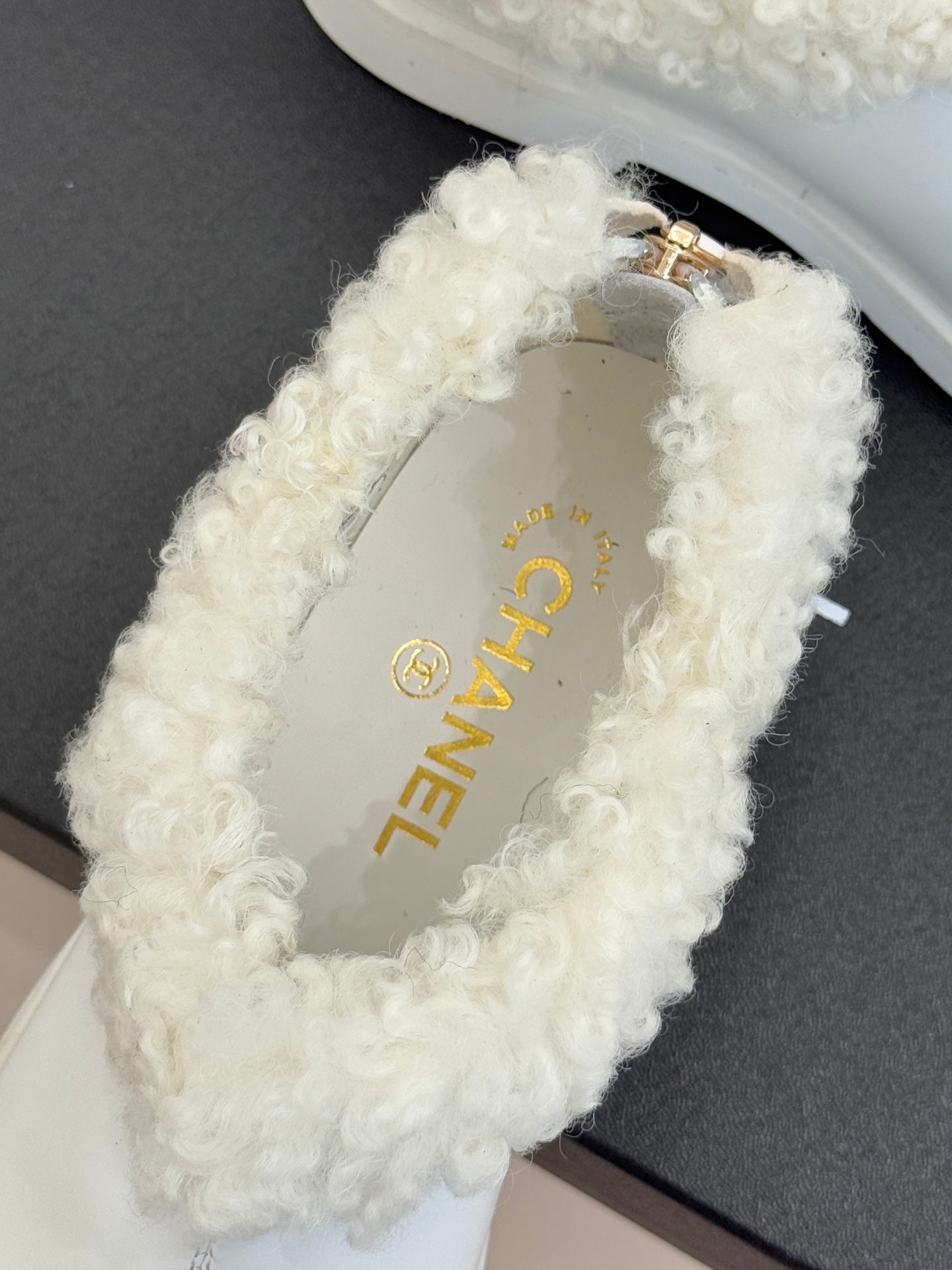 CC 25s Furry Snow Boots White Black Leather Wool 512065