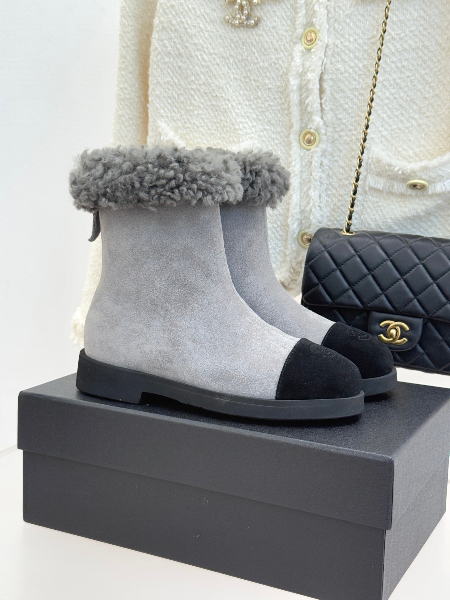 CC 25K Double C Colorblock Furry Snow Boots Grey Suede 512067