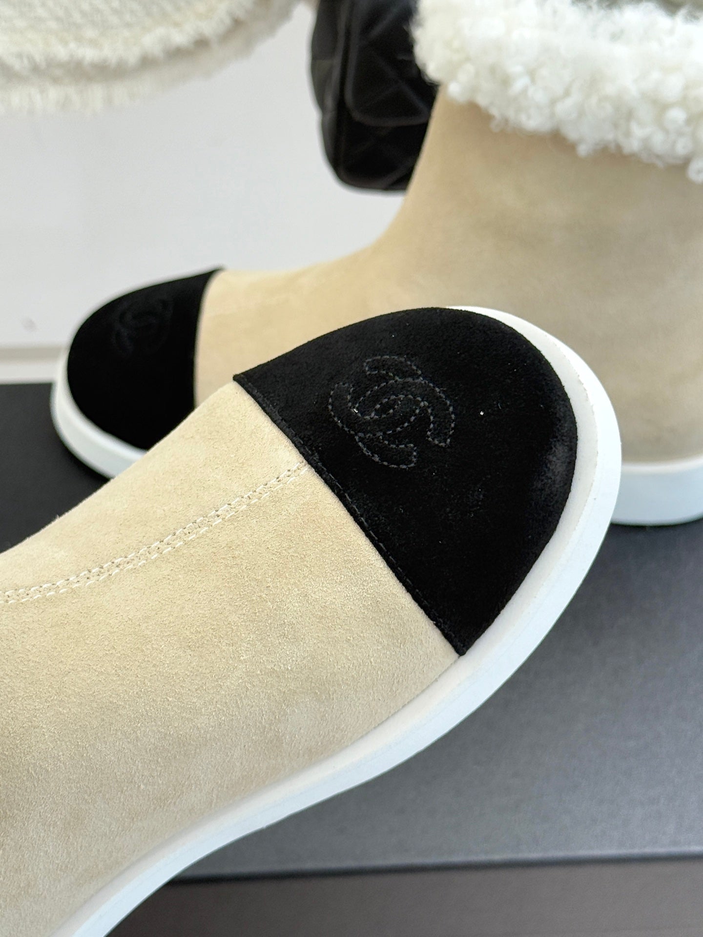 CC 25K Double C Colorblock Furry Snow Boots Warm Beige Suede 512068