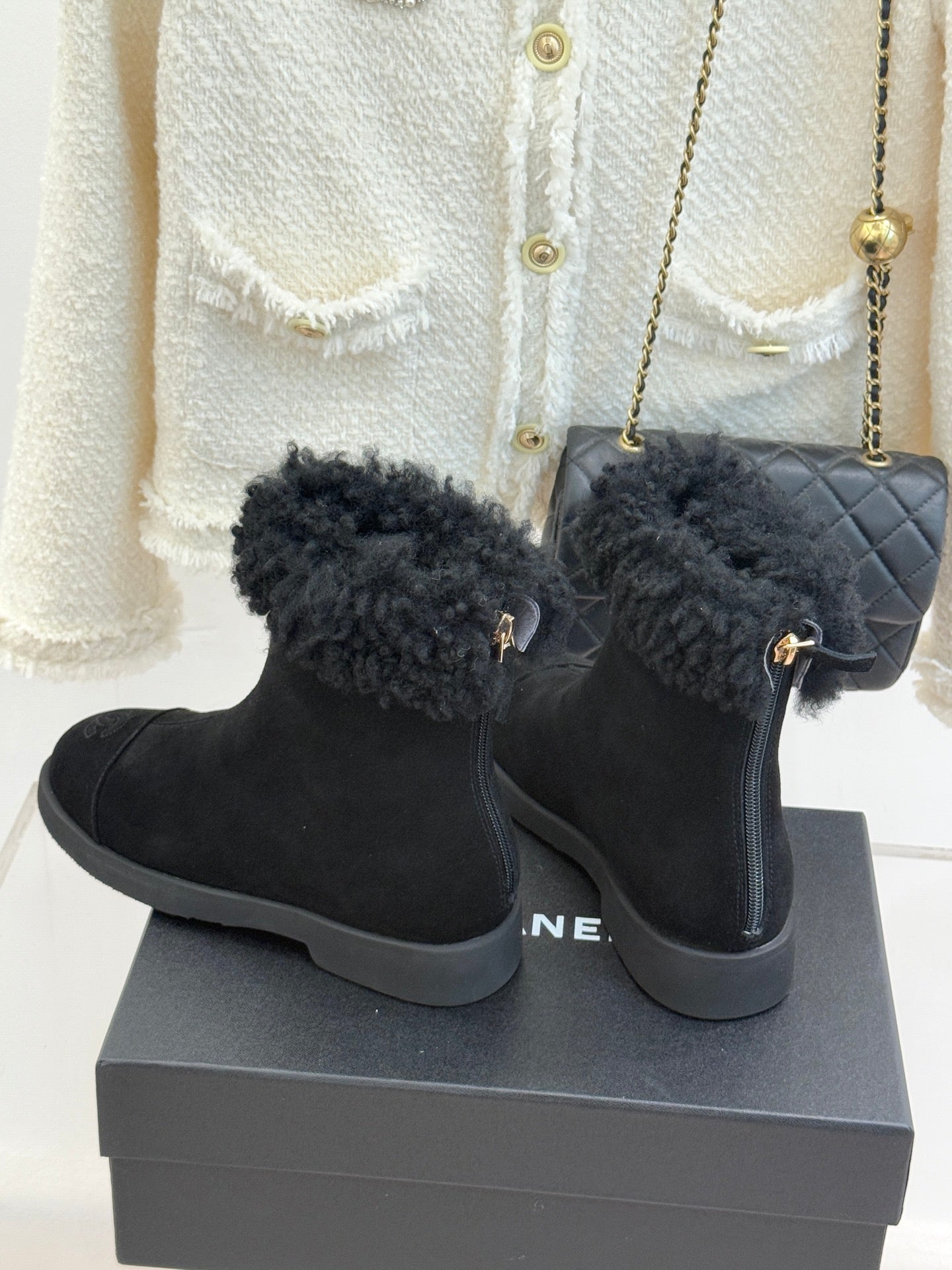 CC 25K Double C Colorblock Furry Snow Boots Black Suede 512069