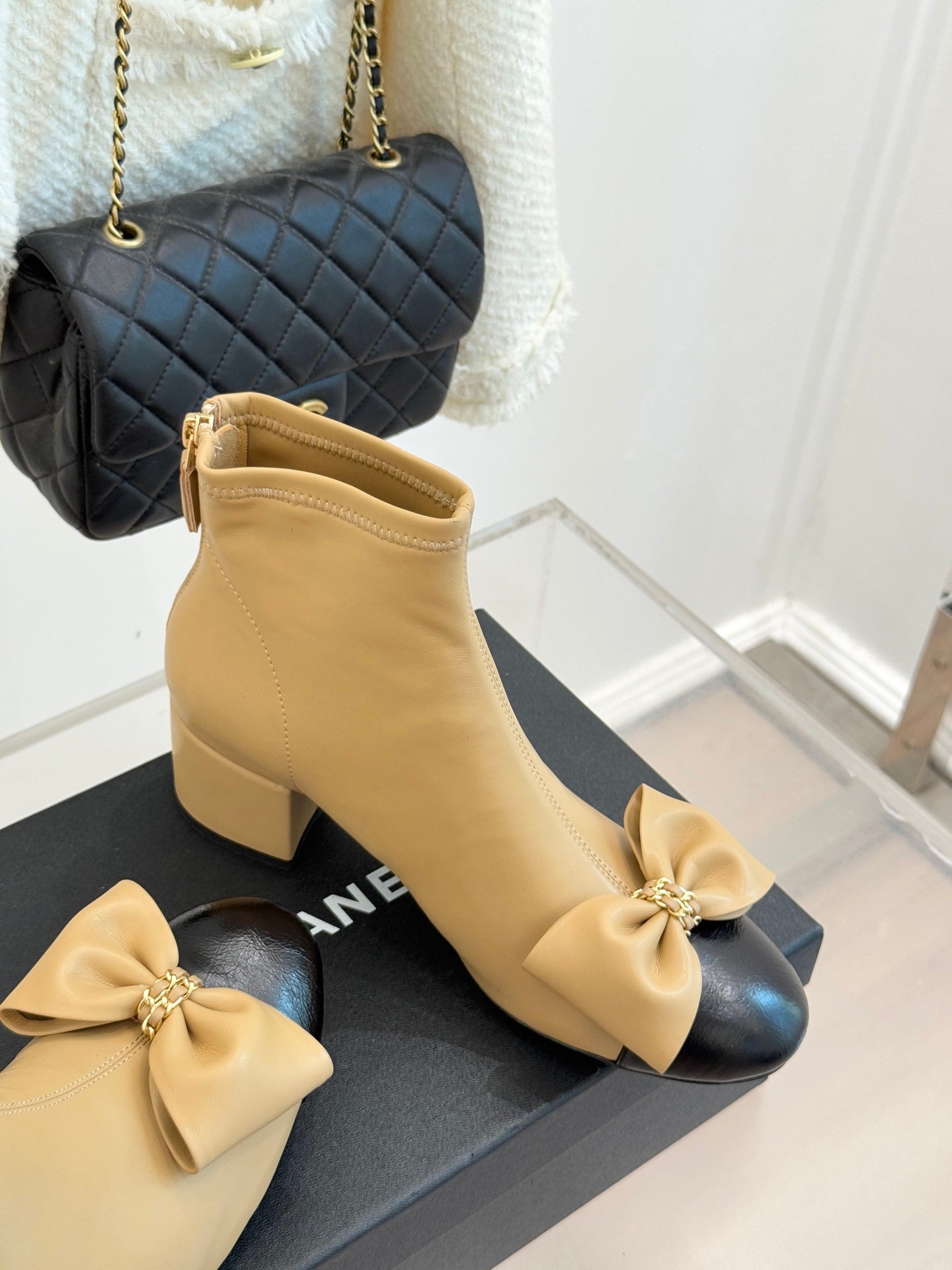 CC 25K Bow Chain Chunky Stretch Boots Beige Black Sheepskin 512073