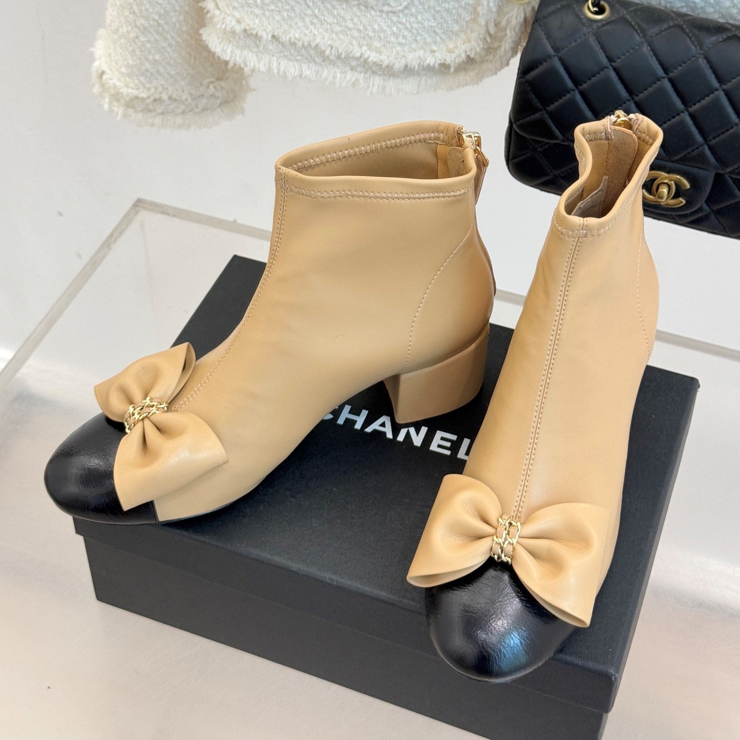 CC 25K Bow Chain Chunky Stretch Boots Beige Black Sheepskin 512073