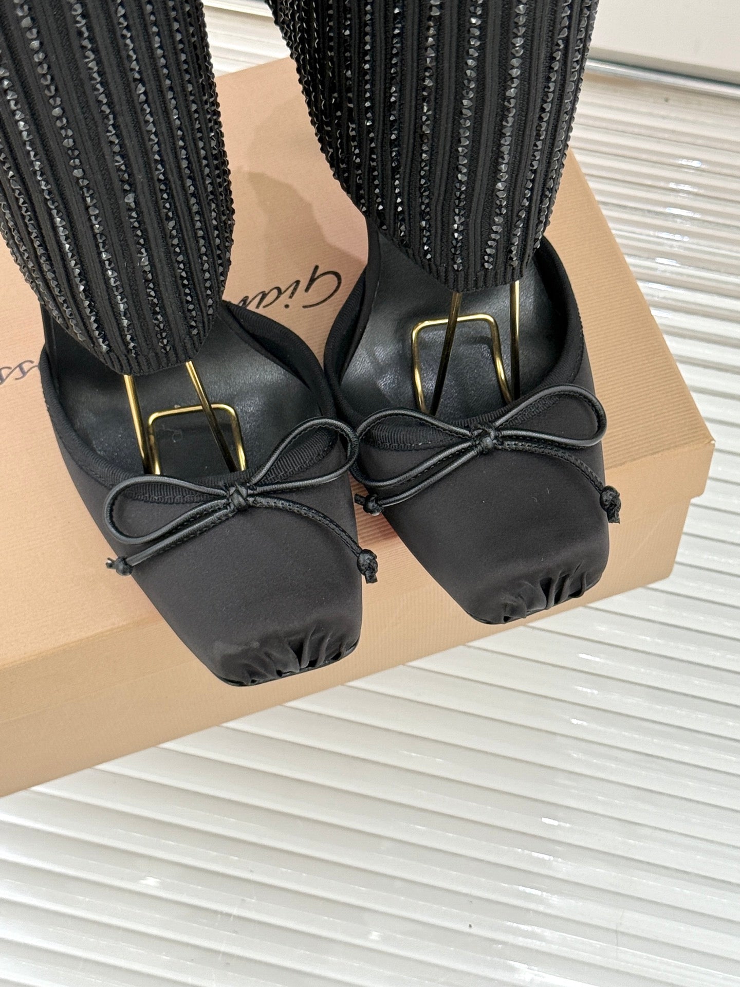 CL 26s Cassia Annmac Pumps 10cm Black Mesh Satin 991529