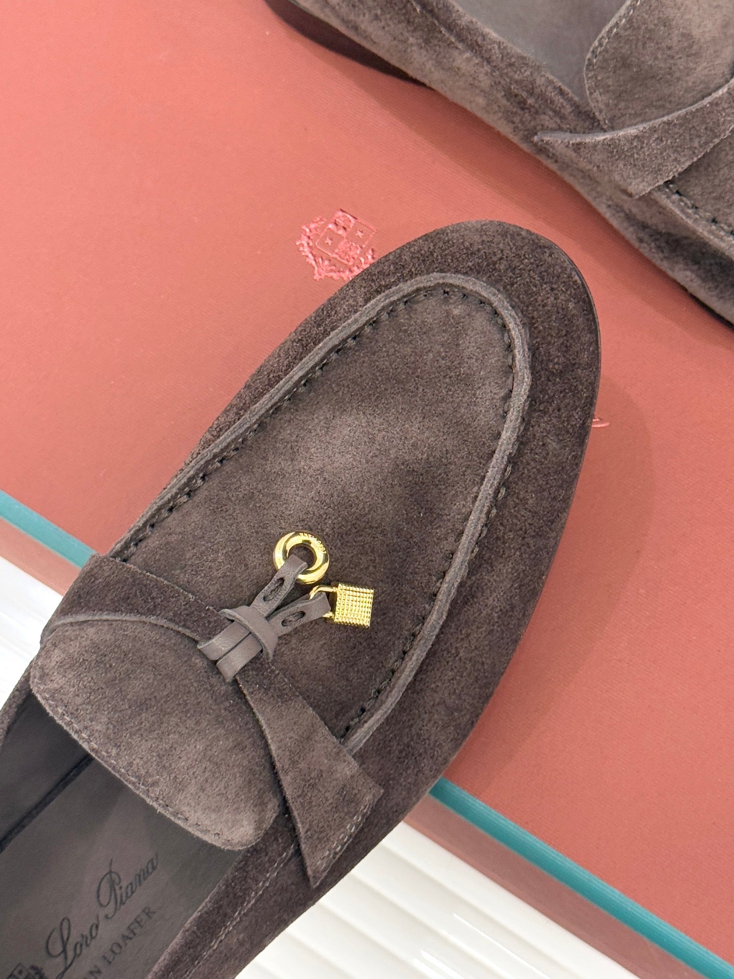 LP 26ss Summer Charms Walk Loafer Dark Brown Gold Suede 632567