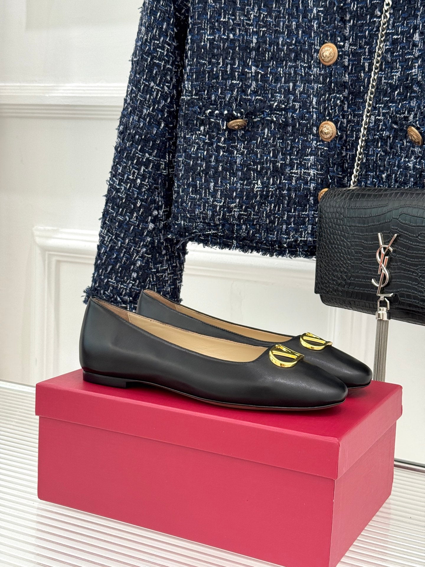 VLogo Signature Ballerina Black Sheepskin 702260