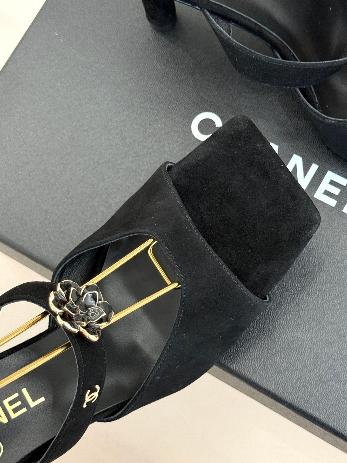 CC 26s Camellia High-Heeled Sandals Black Suede 920376