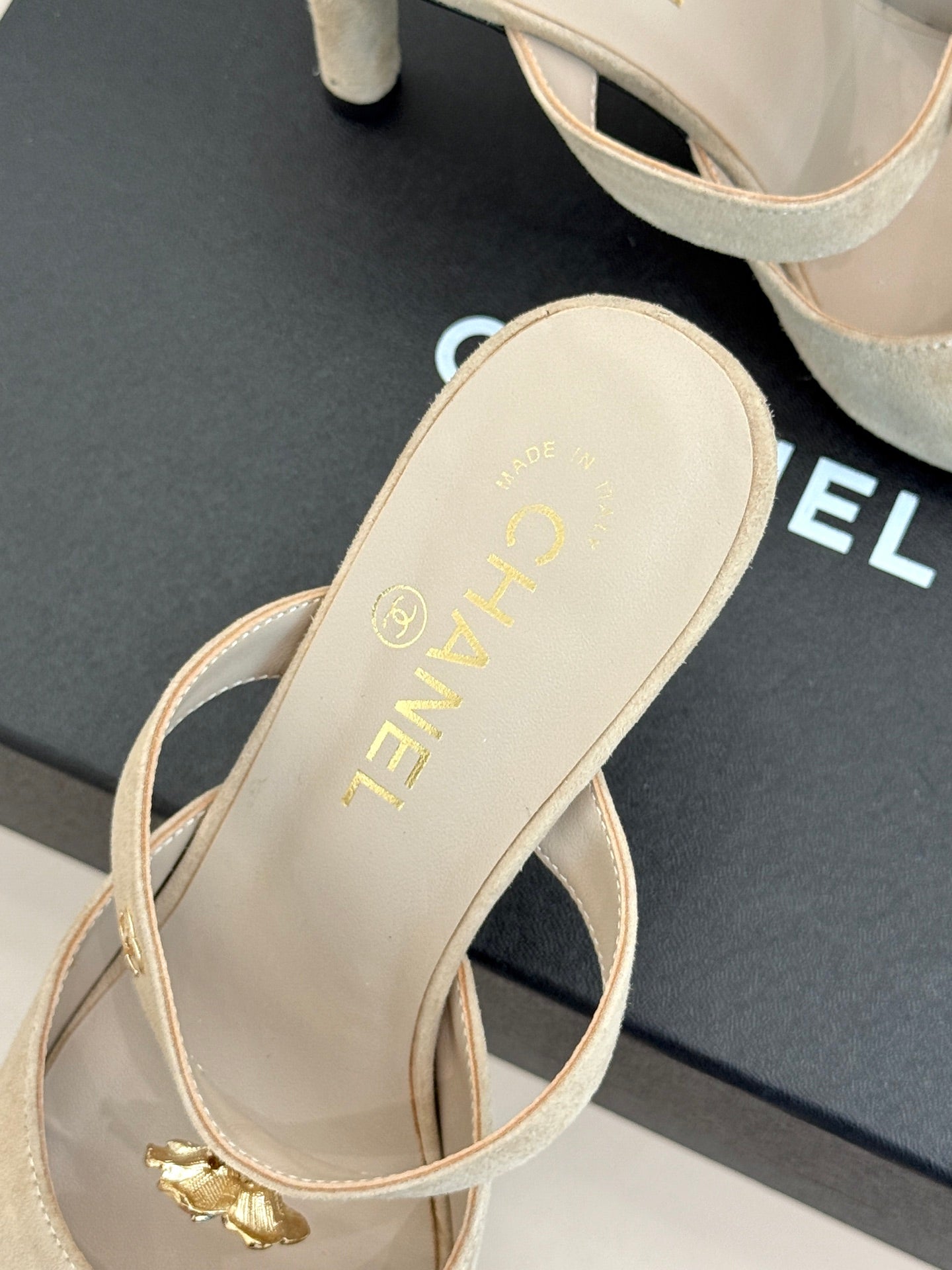 CC 26s Camellia High-Heeled Sandals Light Taupe Suede 920378