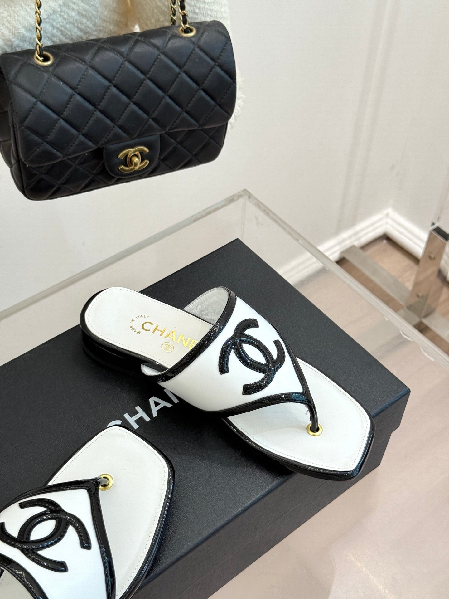 CC 26s Thong Sandal Black White Lambskin Patent Leather 917803