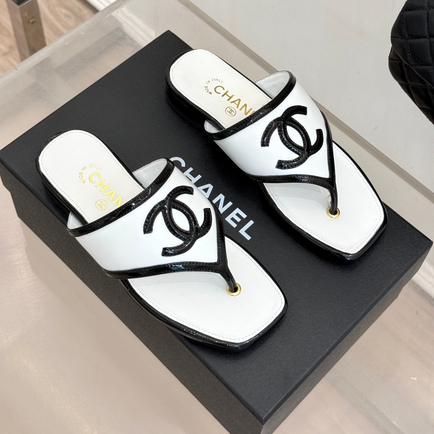 CC 26s Thong Sandal Black White Lambskin Patent Leather 917803