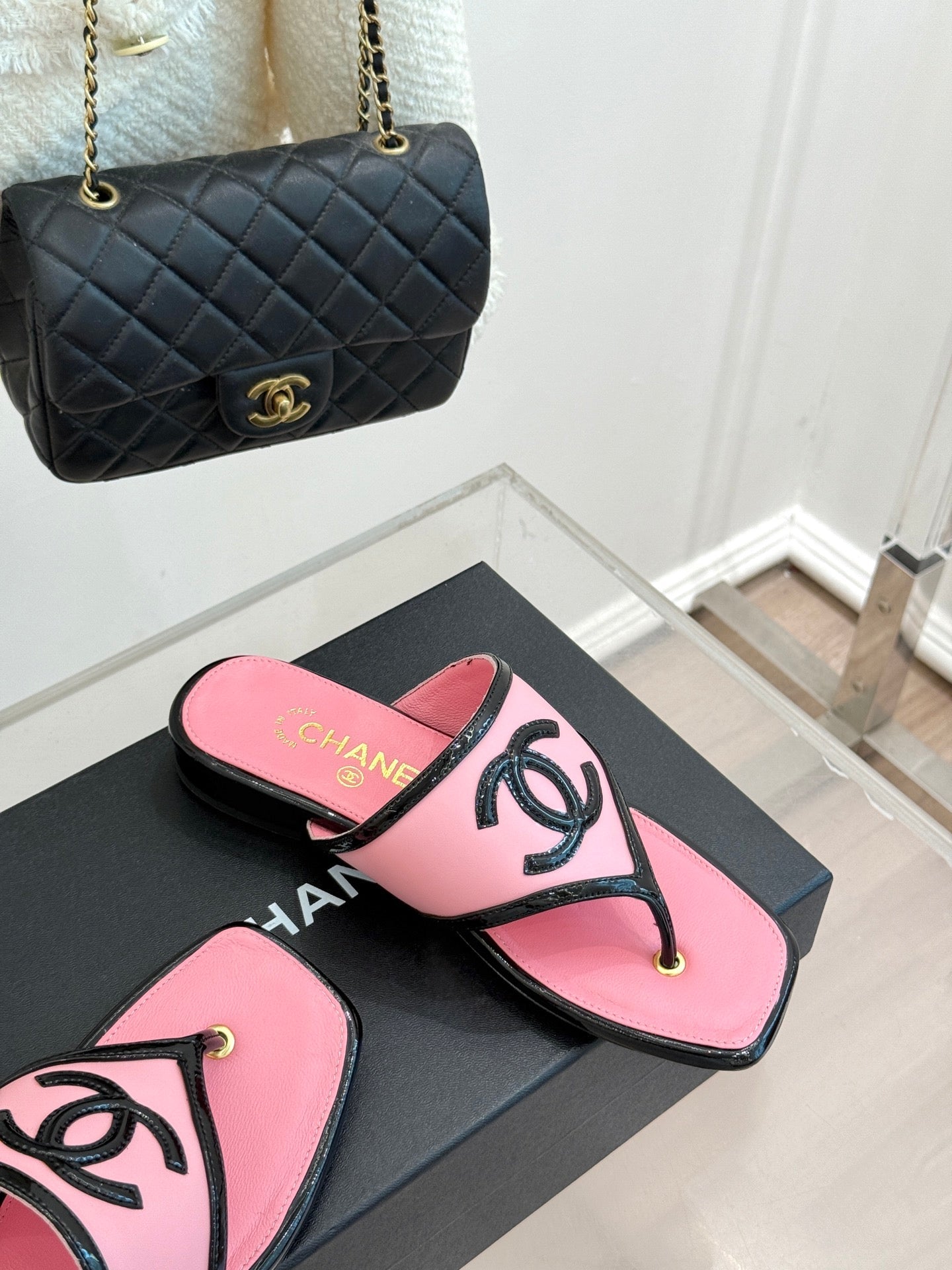 CC 26s Thong Sandal Black Light Pink Lambskin Patent Leather 917804