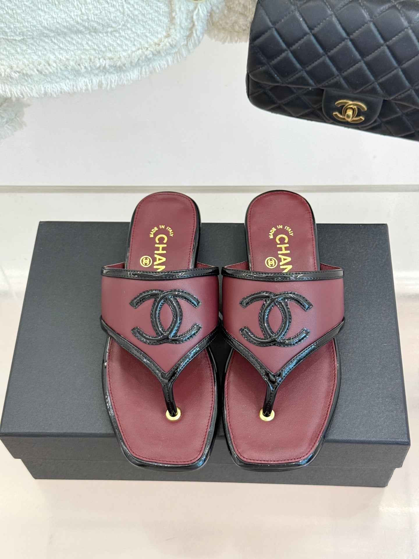 CC 26s Thong Sandal Black Burgundy Lambskin Patent Leather 917806