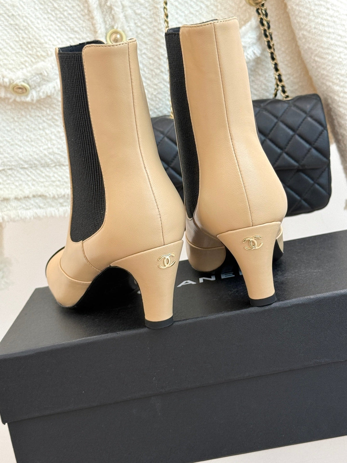 Chanel 26s Patent Cap Toe Chelsea Ankle Boots 7cm Beige Black 153340
