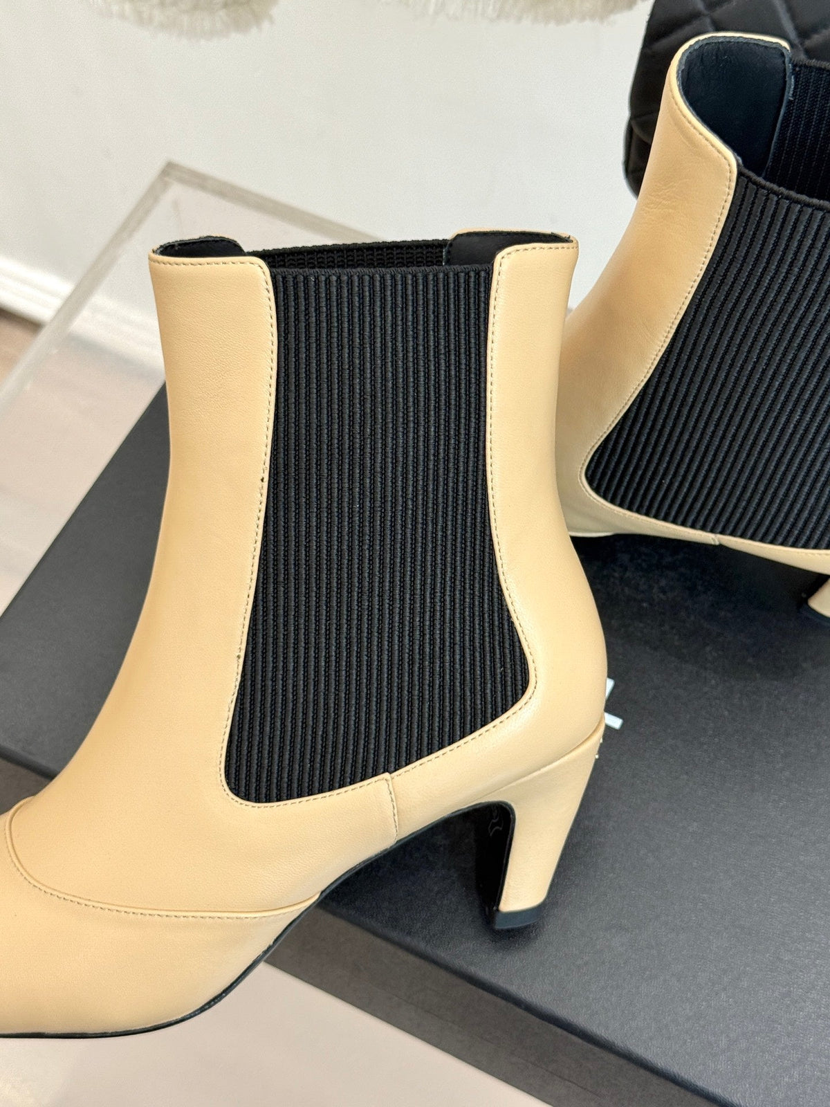 Chanel 26s Patent Cap Toe Chelsea Ankle Boots 7cm Beige Black 153340