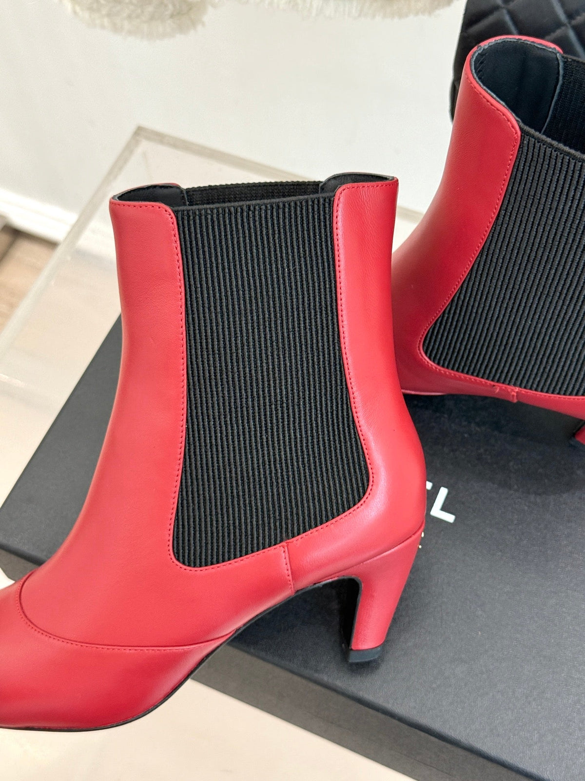 Chanel 26s Patent Cap Toe Chelsea Ankle Boots 7cm Red Black 153342