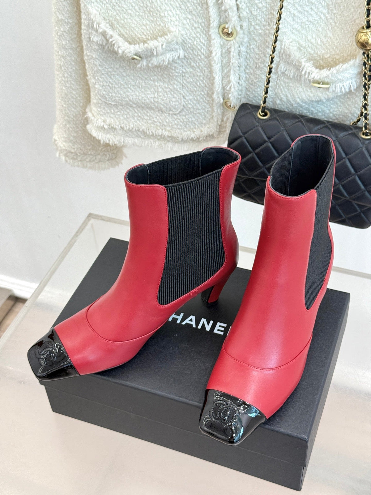 Chanel 26s Patent Cap Toe Chelsea Ankle Boots 7cm Red Black 153342