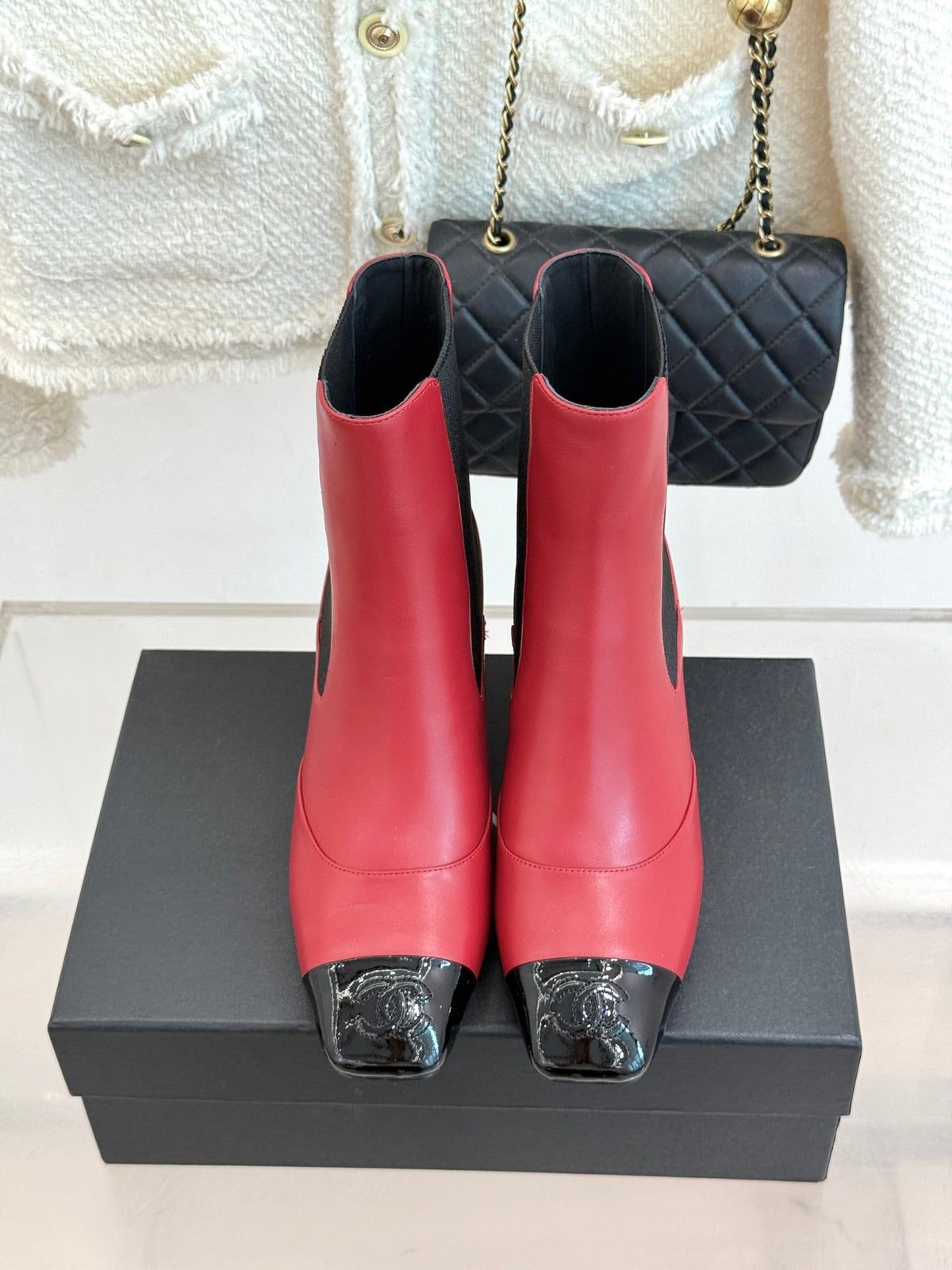 Chanel 26s Patent Cap Toe Chelsea Ankle Boots 7cm Red Black 153342