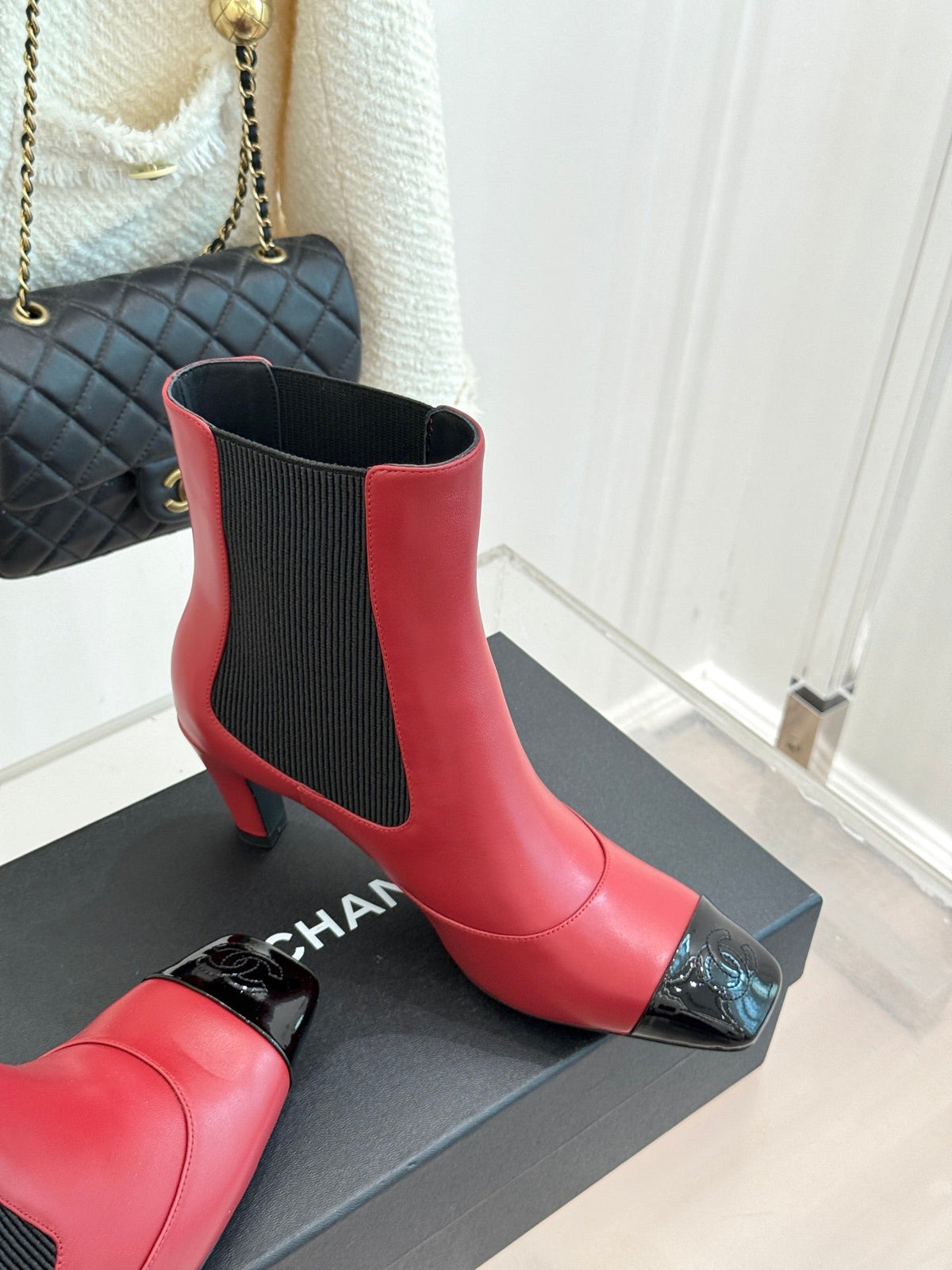 Chanel 26s Patent Cap Toe Chelsea Ankle Boots 7cm Red Black 153342