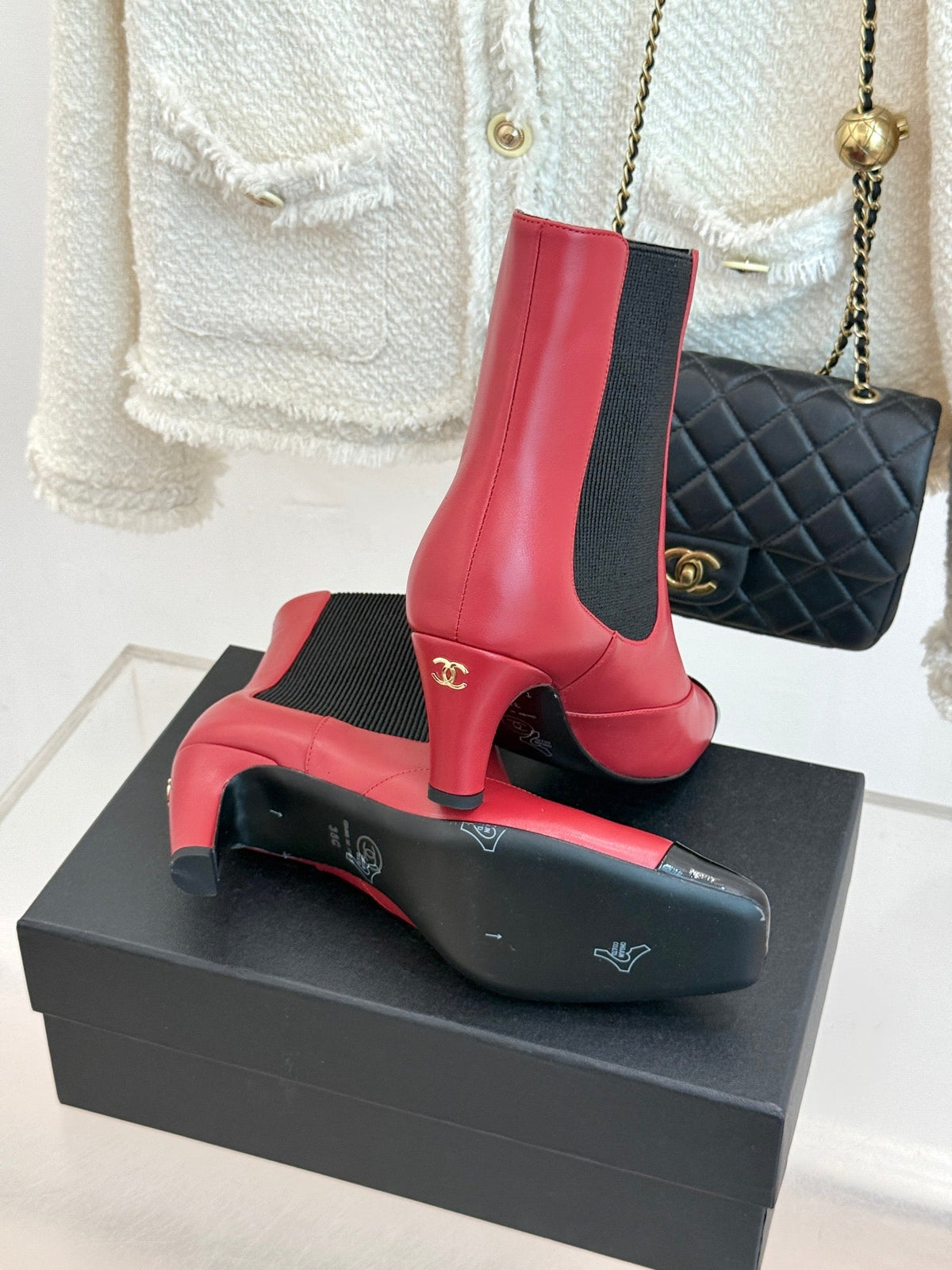 Chanel 26s Patent Cap Toe Chelsea Ankle Boots 7cm Red Black 153342