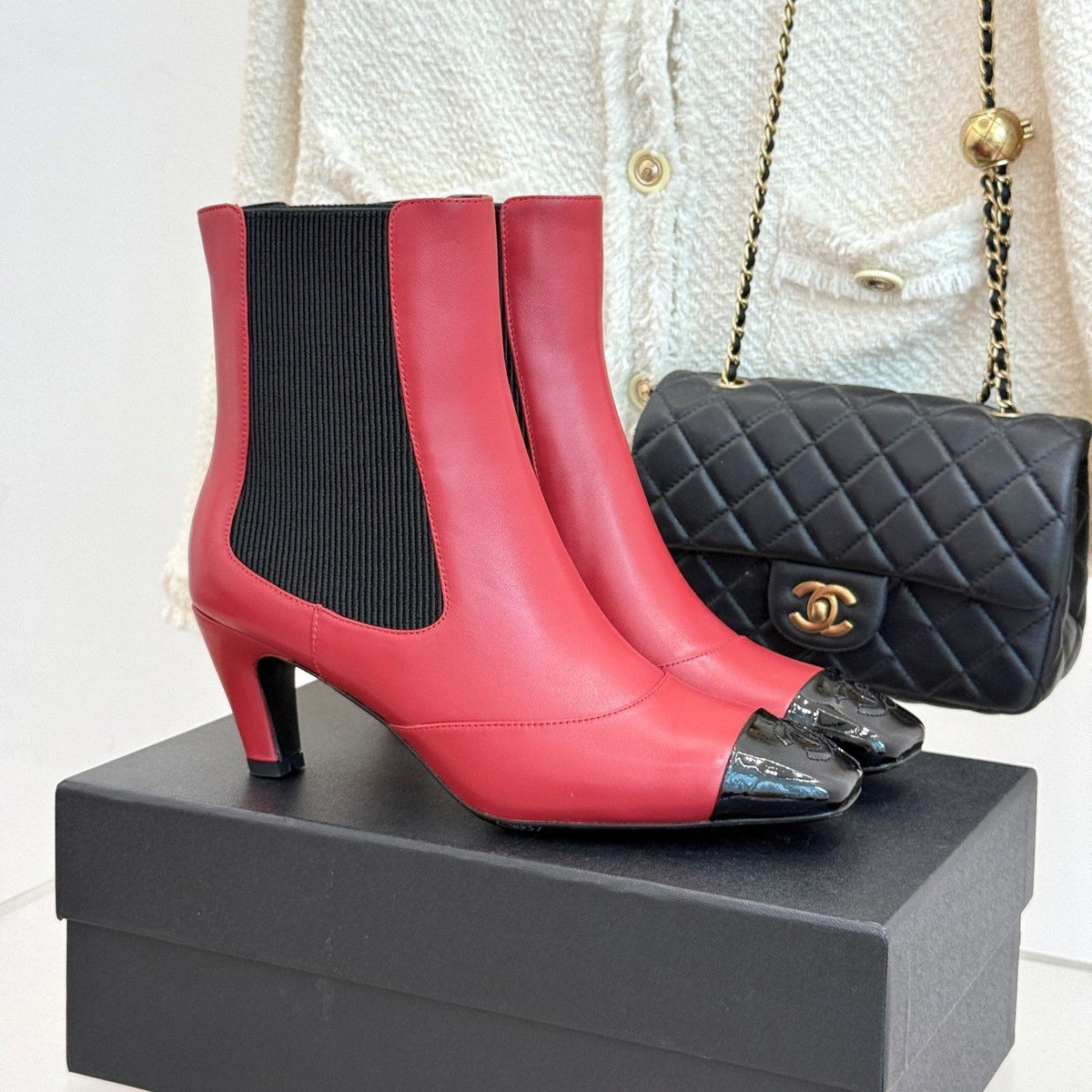 Chanel 26s Patent Cap Toe Chelsea Ankle Boots 7cm Red Black 153342