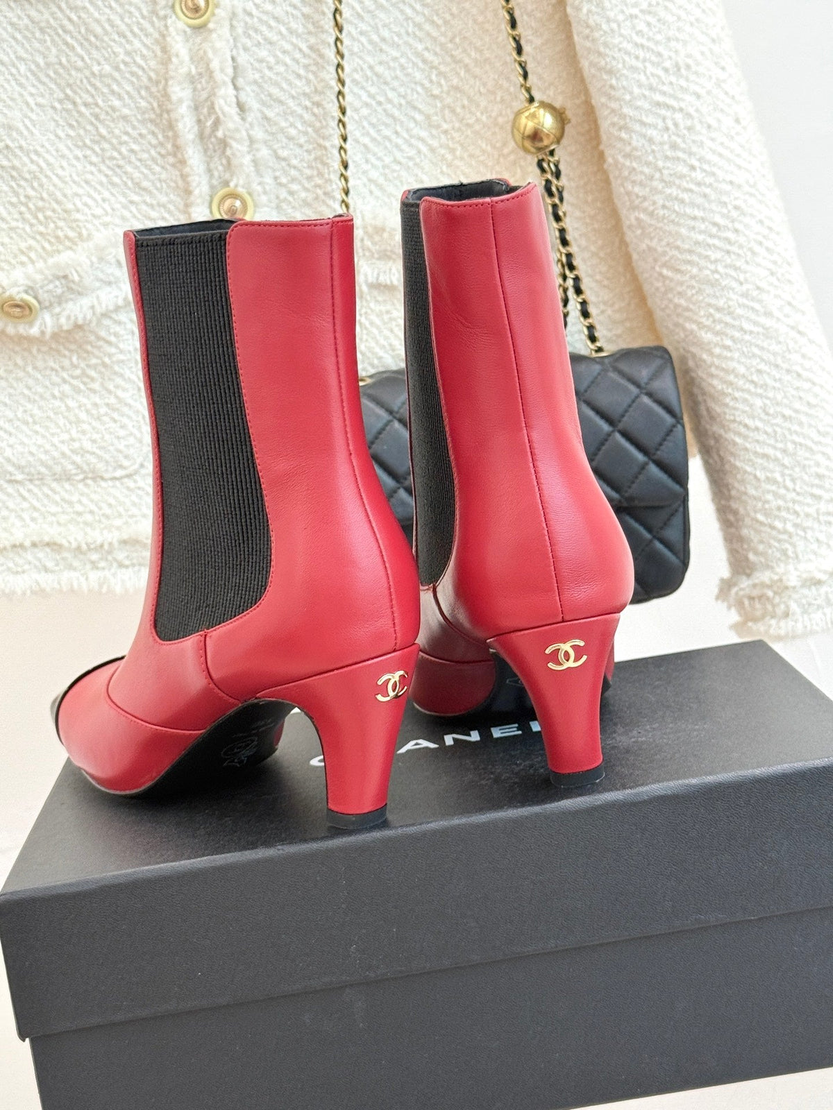 Chanel 26s Patent Cap Toe Chelsea Ankle Boots 7cm Red Black 153342