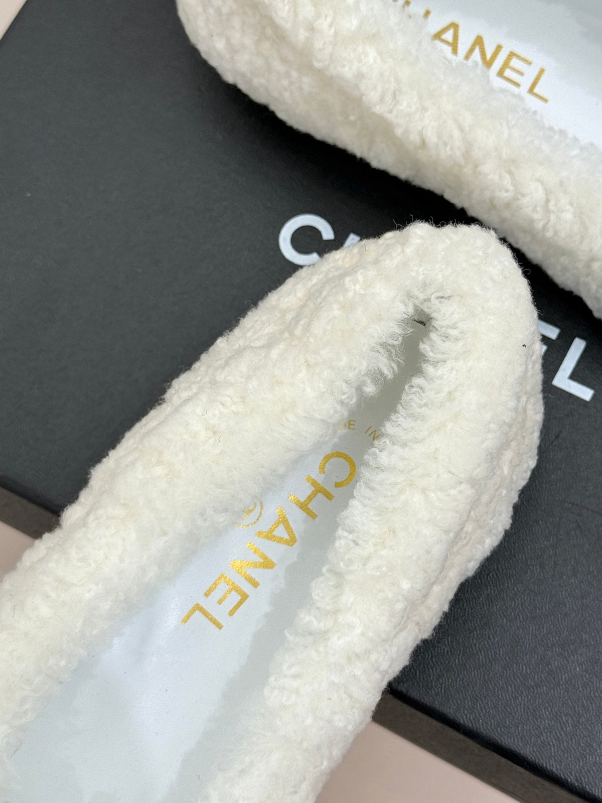 Chanel 26K Shoes Ballet Flats White Shearling Black Toe Cap 188269