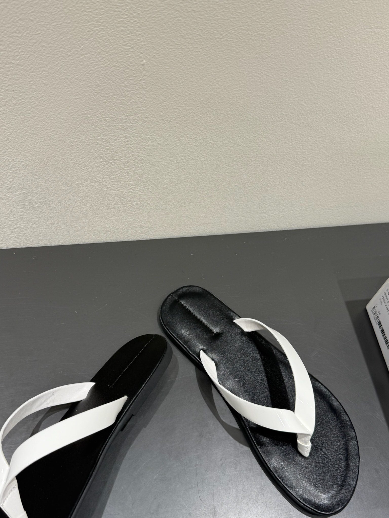 The Row Thong Sandal Black And White Patent leather 337445