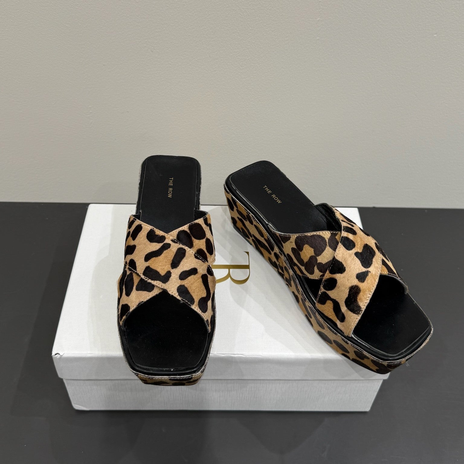 The Row Thick-soled Cross-strap Sandals 6cm Black Leopard Print Horsehair 337446