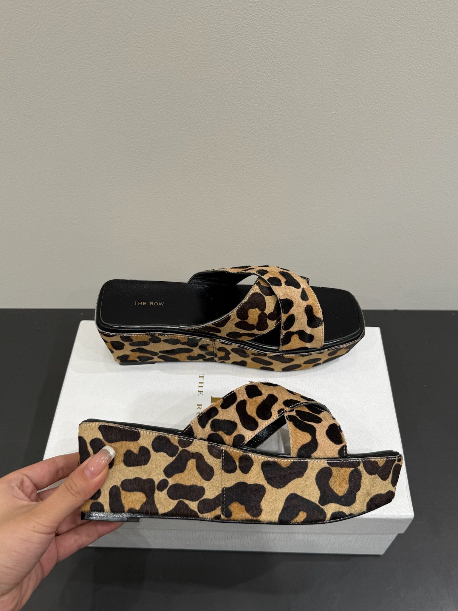 The Row Thick-soled Cross-strap Sandals 6cm Black Leopard Print Horsehair 337446