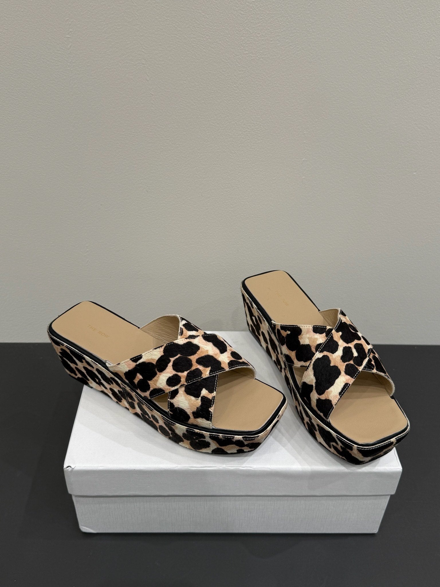 The Row Thick-soled Cross-strap Sandals 6cm Leopard Print Horsehair 337447