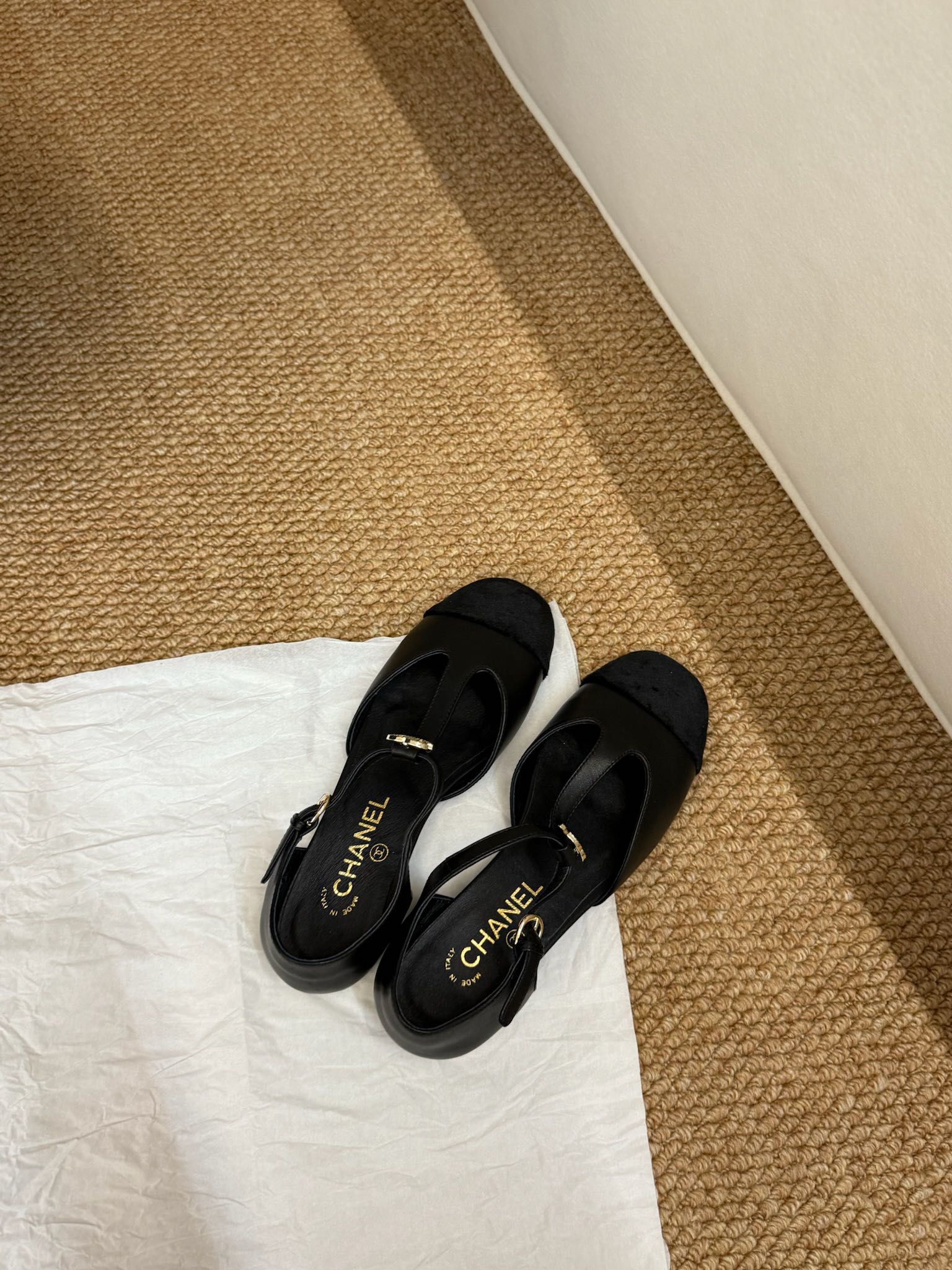 CC 26s Slingback Shoes In Black Calfskin And Suede Gold Hardware