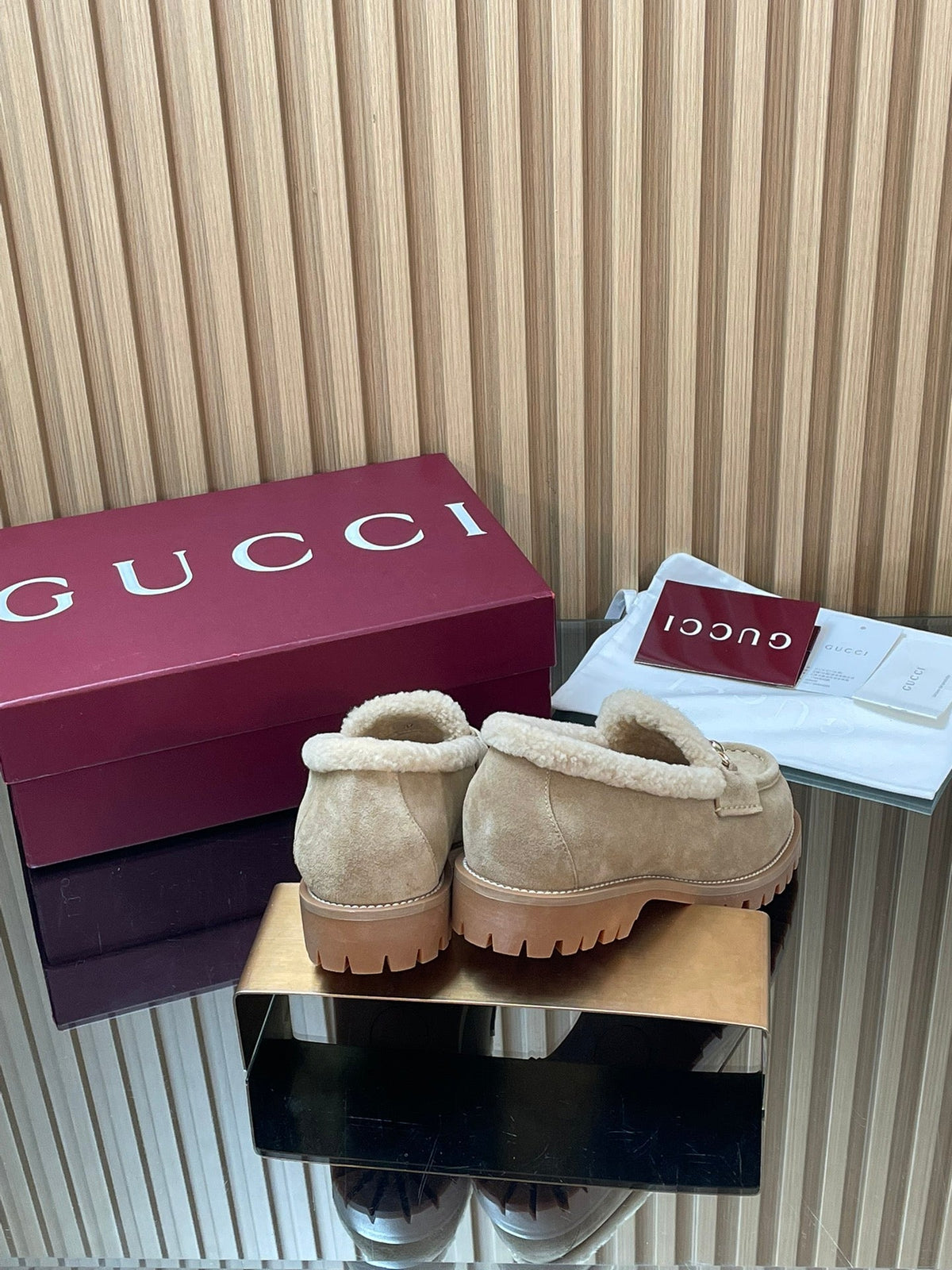 Gucci 26s Loafers Beige Suede Shearling 156831