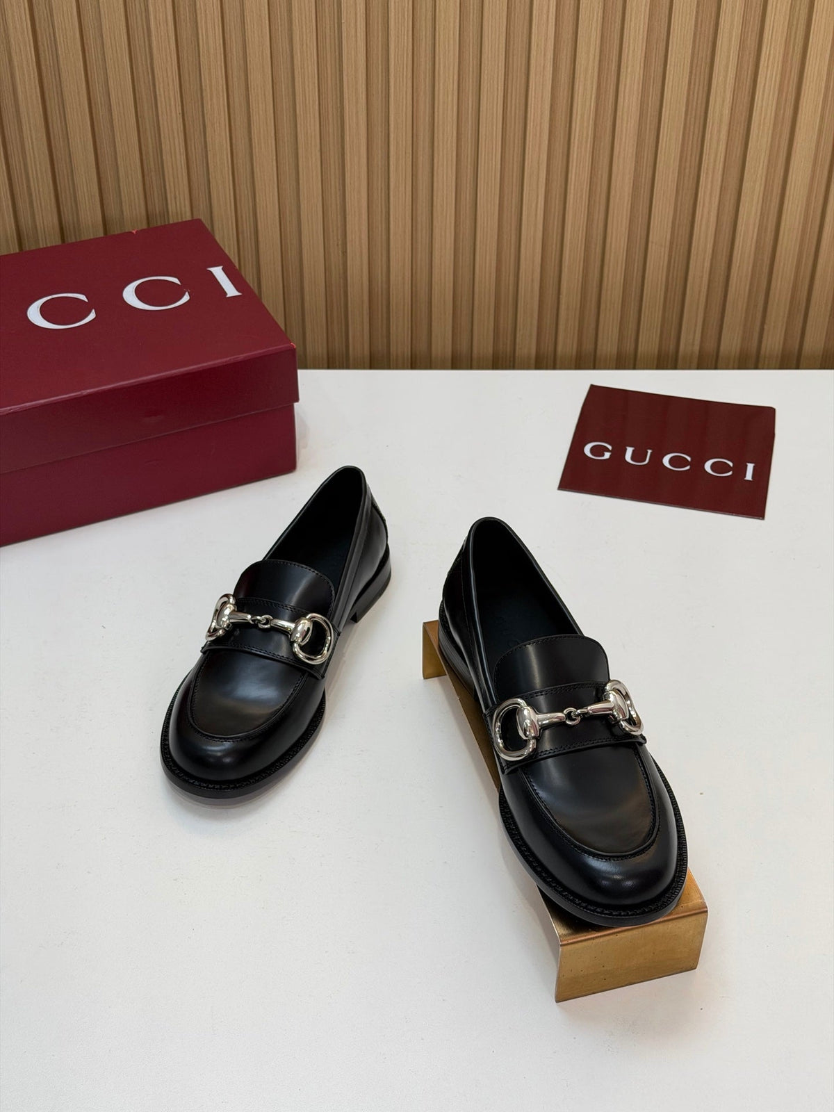 Gucci 26s Loafers Black Smooth Leather 156827