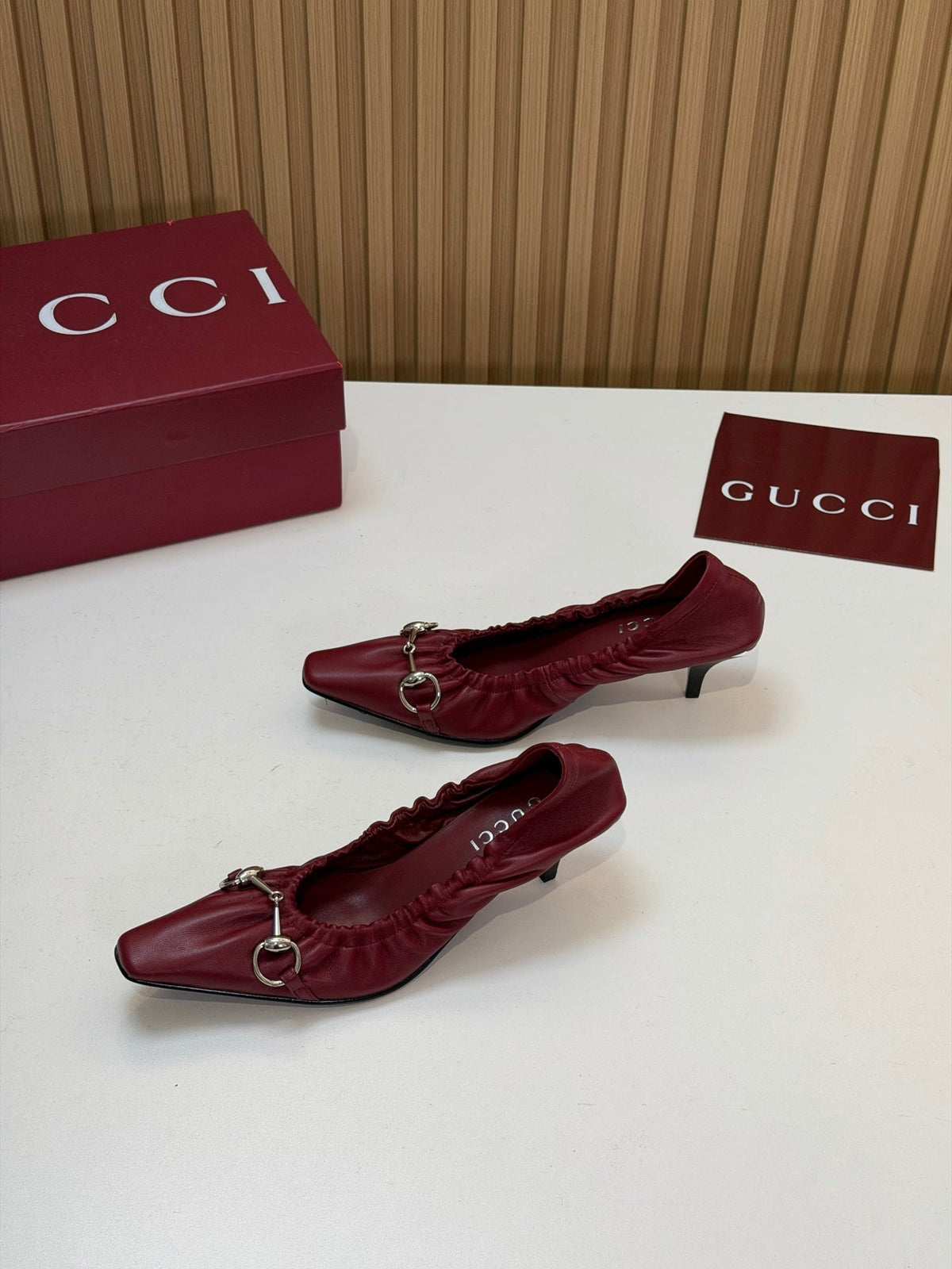Gucci 26s Vittoria Pumps With Elastic Bordeaux Smooth Leather 156817