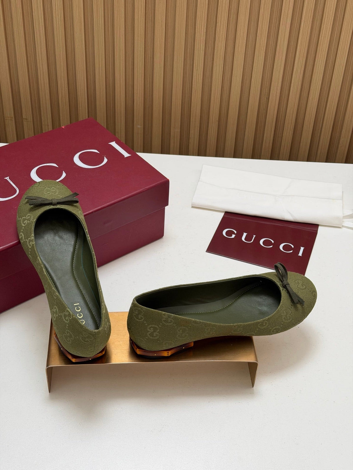 Gucci 26s Crystal Ballerina With Bamboo Flats Green GG Canvas 156870