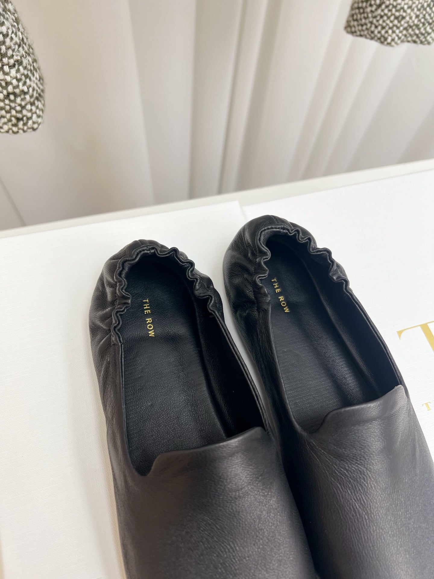 The Row Casa Ballet Flat Black Grain Leather 832674