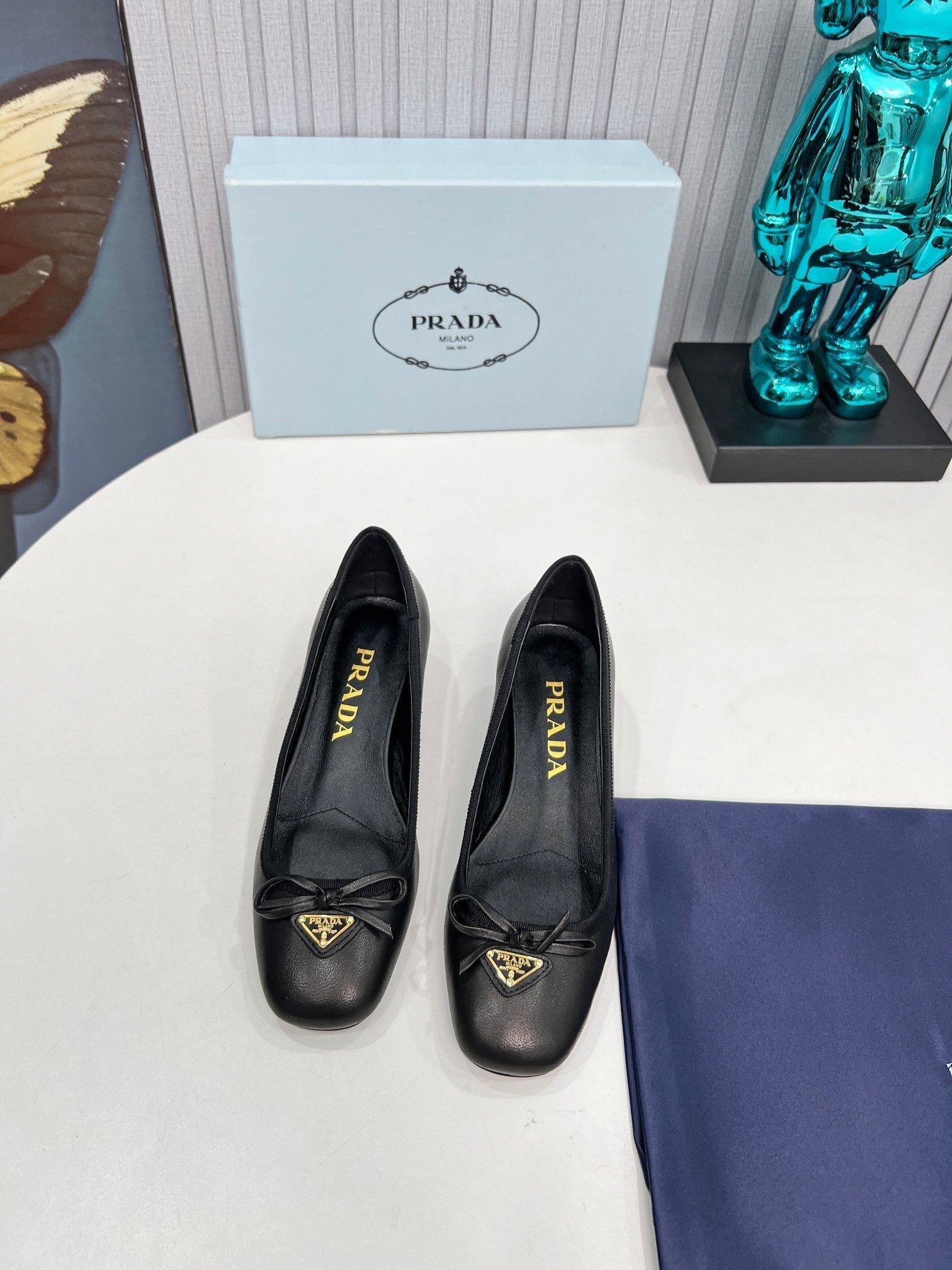 Prada 26s Round Toe Pumps Block Heel 40mm In Black Calfskin With Bow