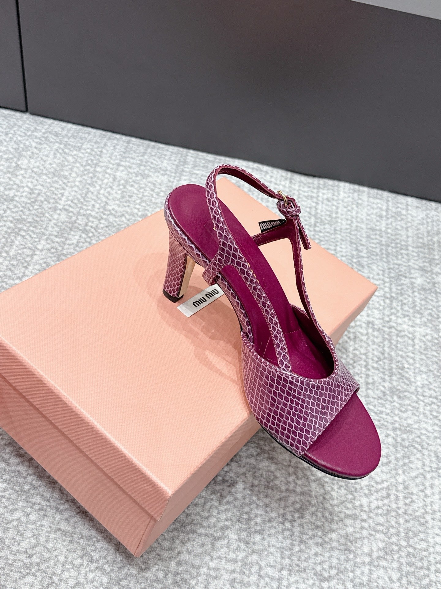 Miu 26s Heeled Sandals 8.5cm Burgundy Snakeskin Texture 680494