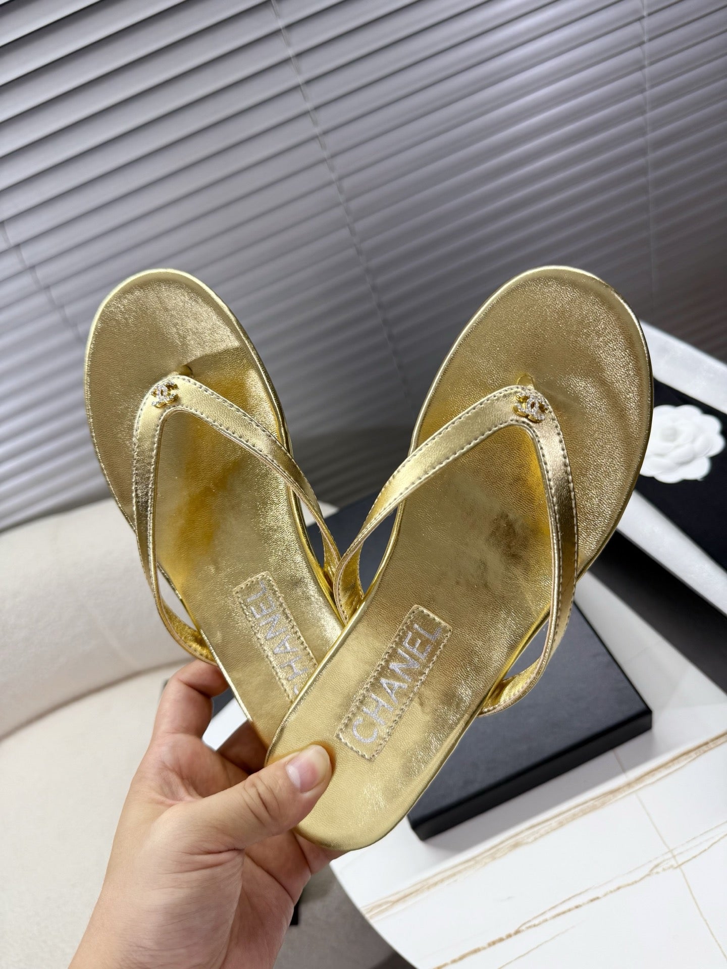CC 25SS Thong Sandals Double C Rhinestone Gold Sheepskin 352432