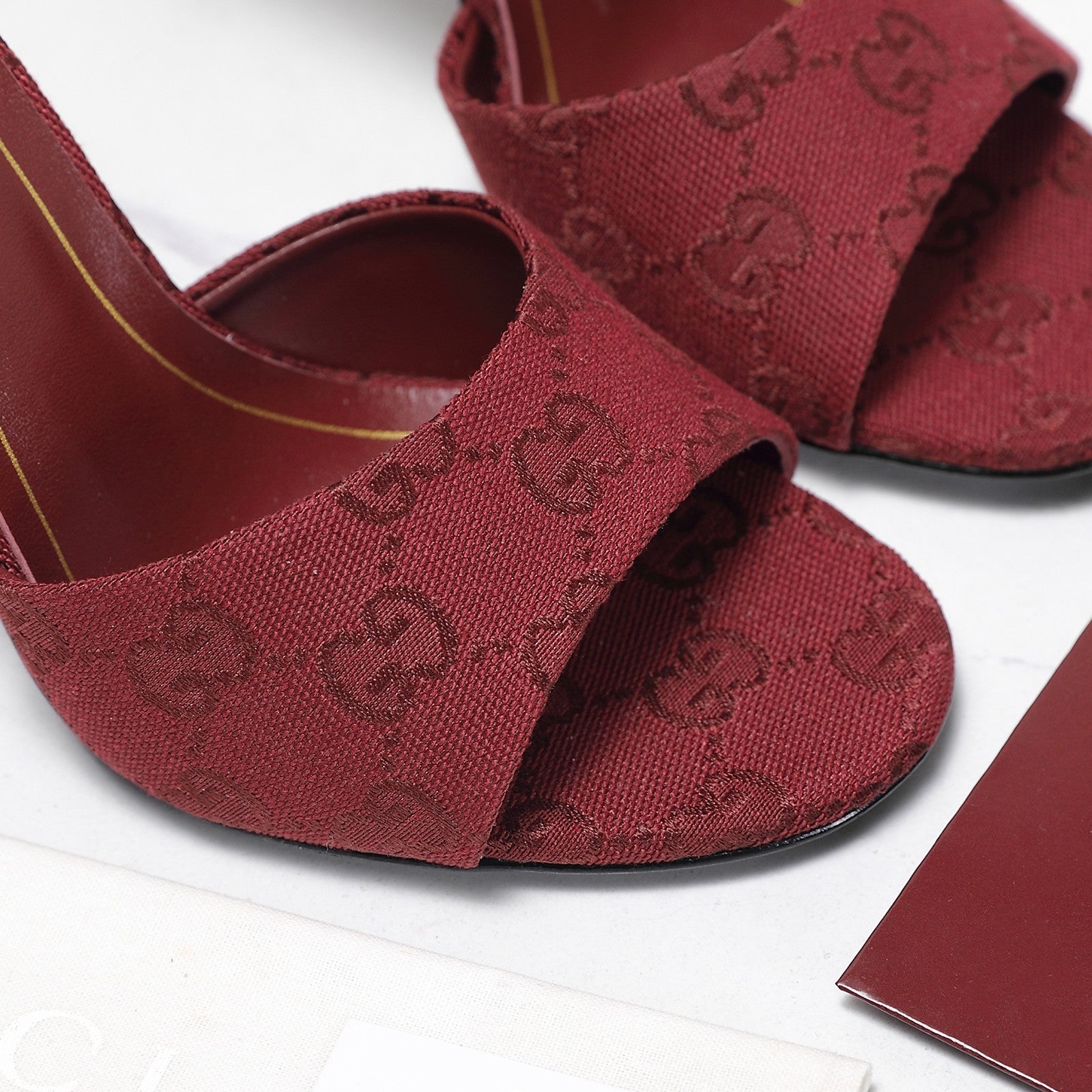 GG 26s Slide 10.5 With Bamboo Motif Red Canvas 961217
