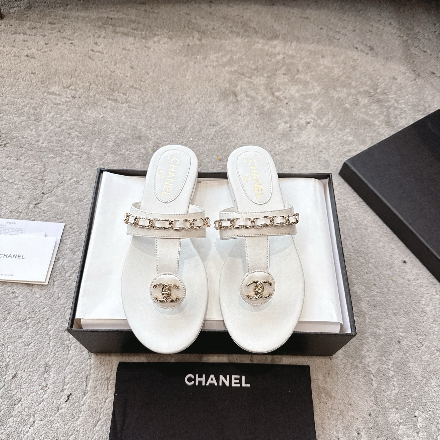 CC 26s Turnlock Chain Thong Sandals White Sheepskin 937194