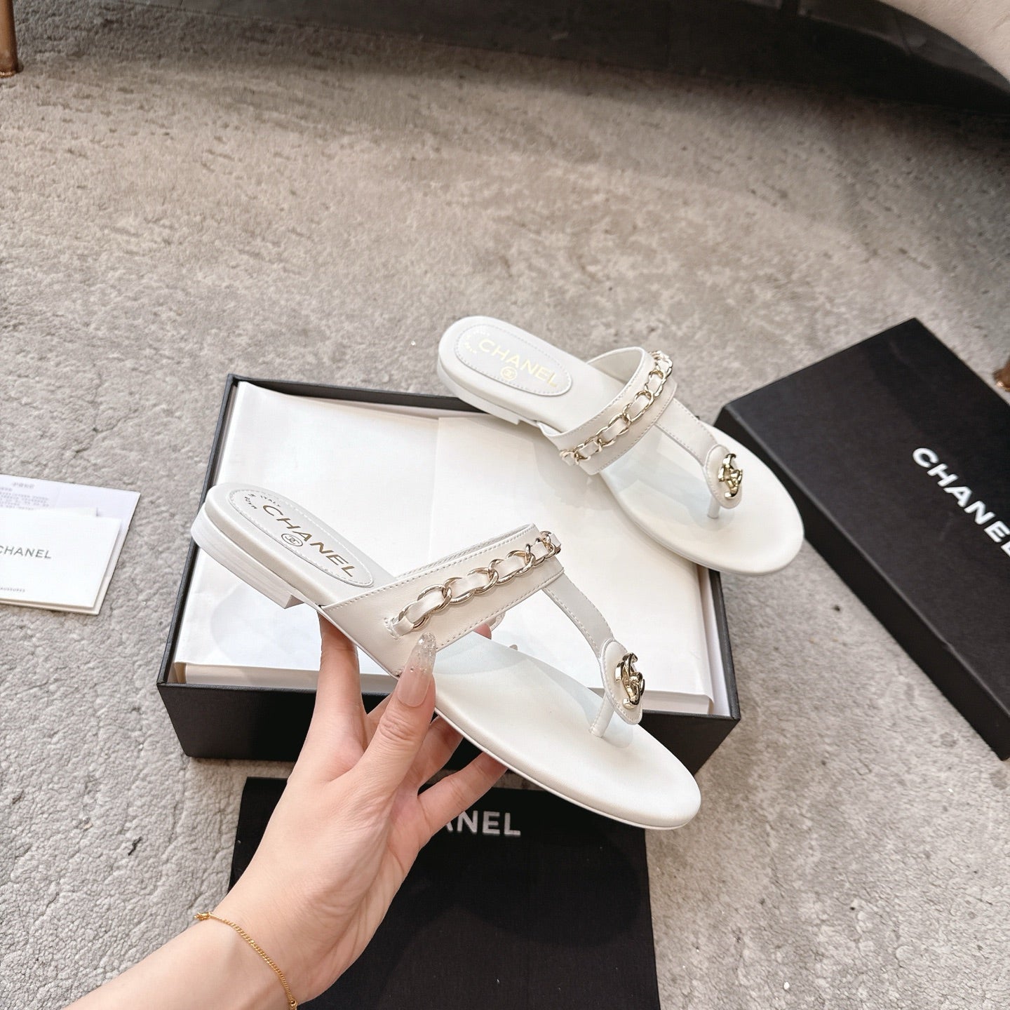 CC 26s Turnlock Chain Thong Sandals White Sheepskin 937194