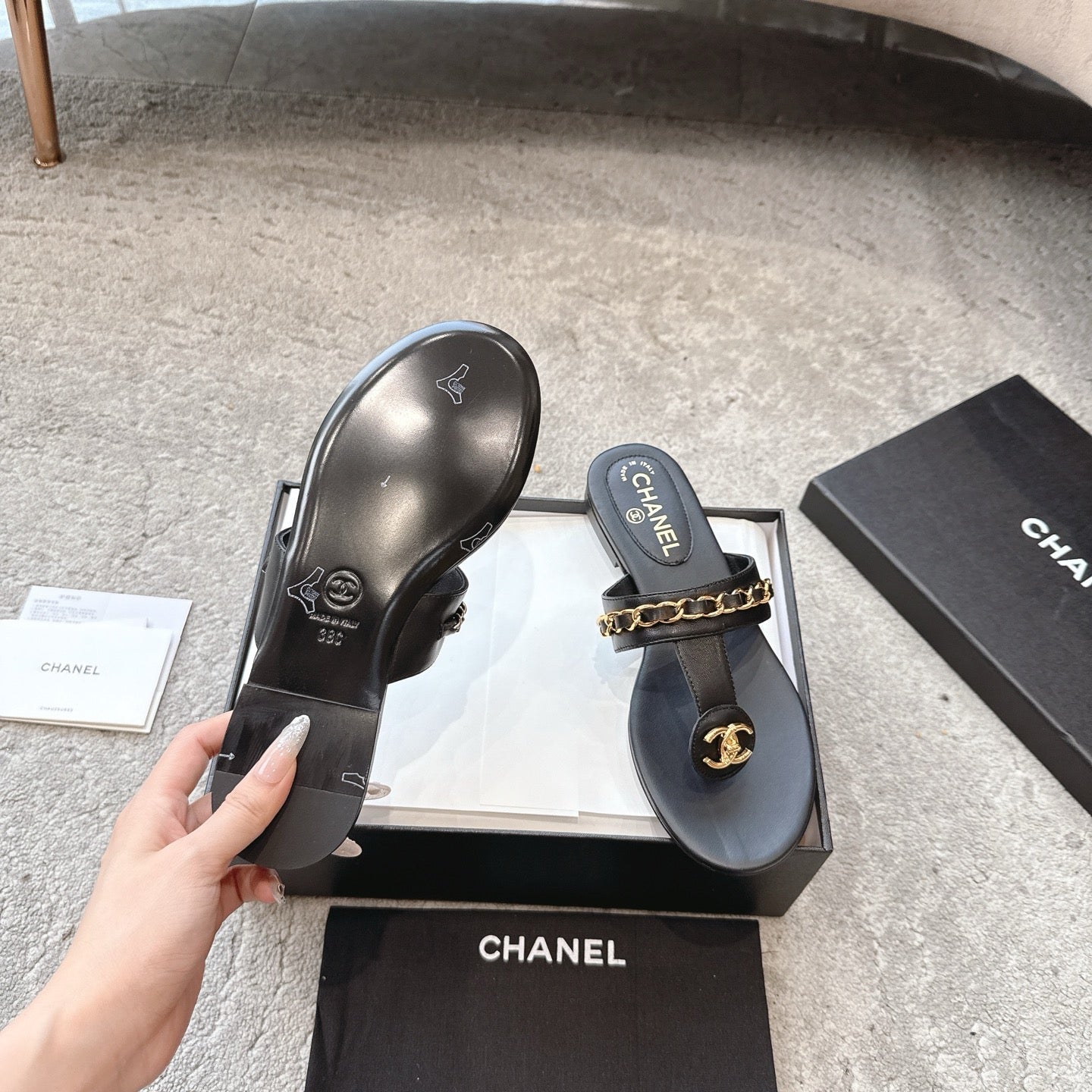 CC 26s Turnlock Chain Thong Sandals Black Sheepskin 937195
