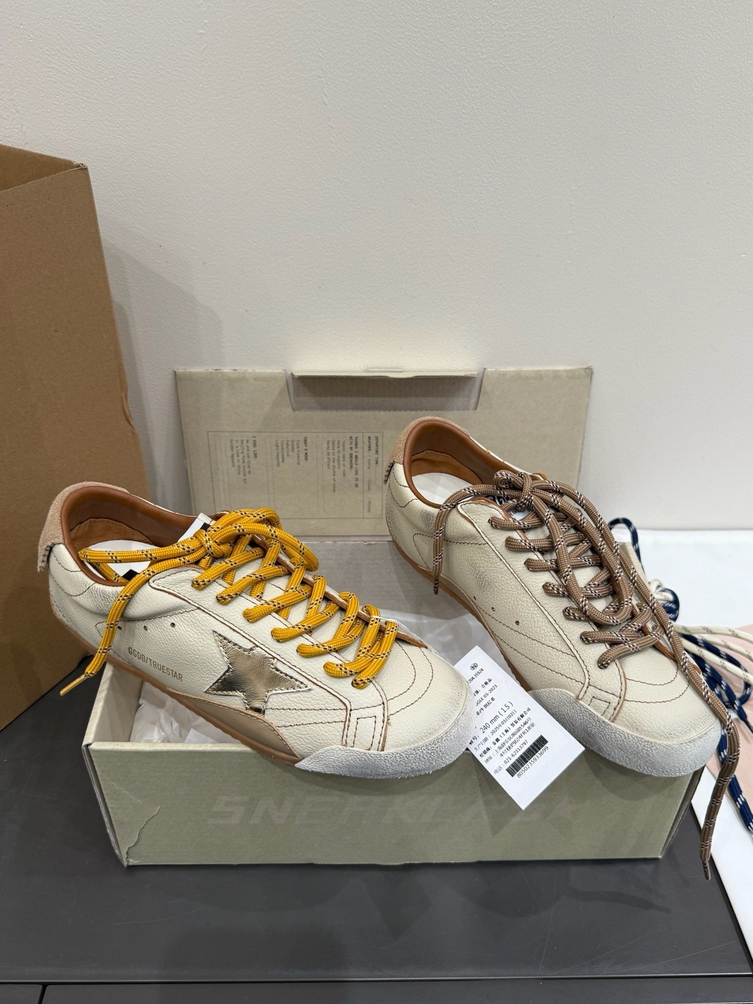 DC 25 Golden Goos Superstar Trainers Beige Cowhide & Rubber 334967
